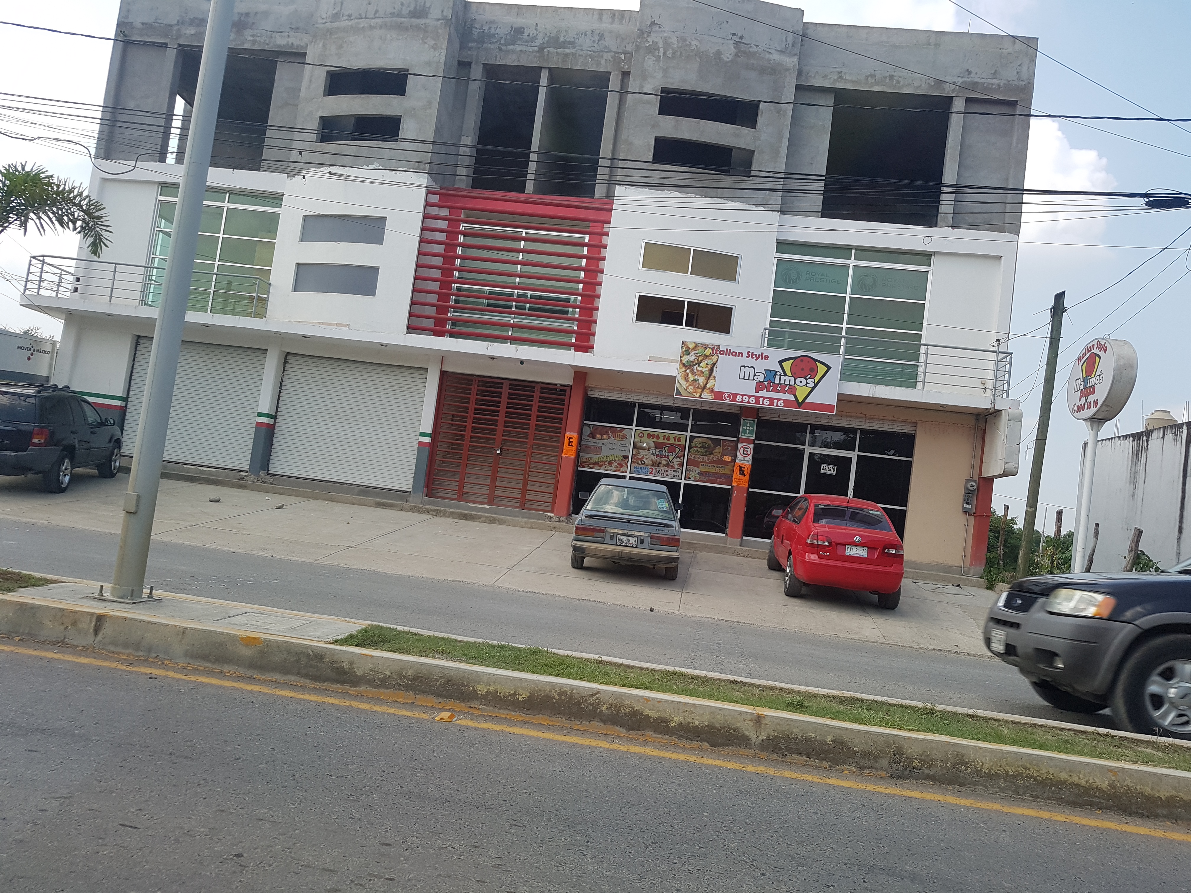 Maximo's Pizza image 5