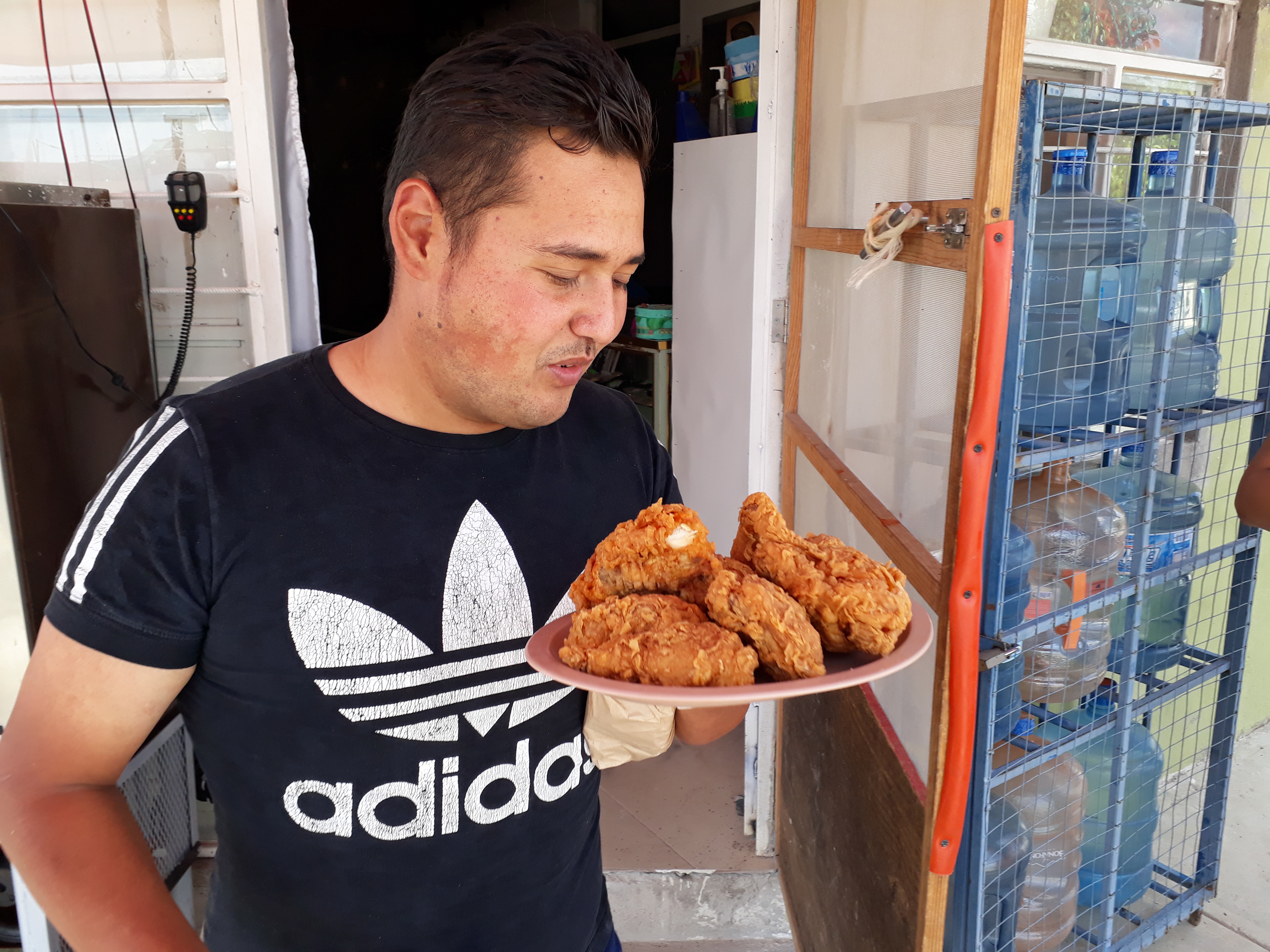 POLLOS D'ROBERT'S EL AUTENTICO SABOR DEL POLLO ROSTIZADO Y FRITO ESTILO KENTOCKY image 5