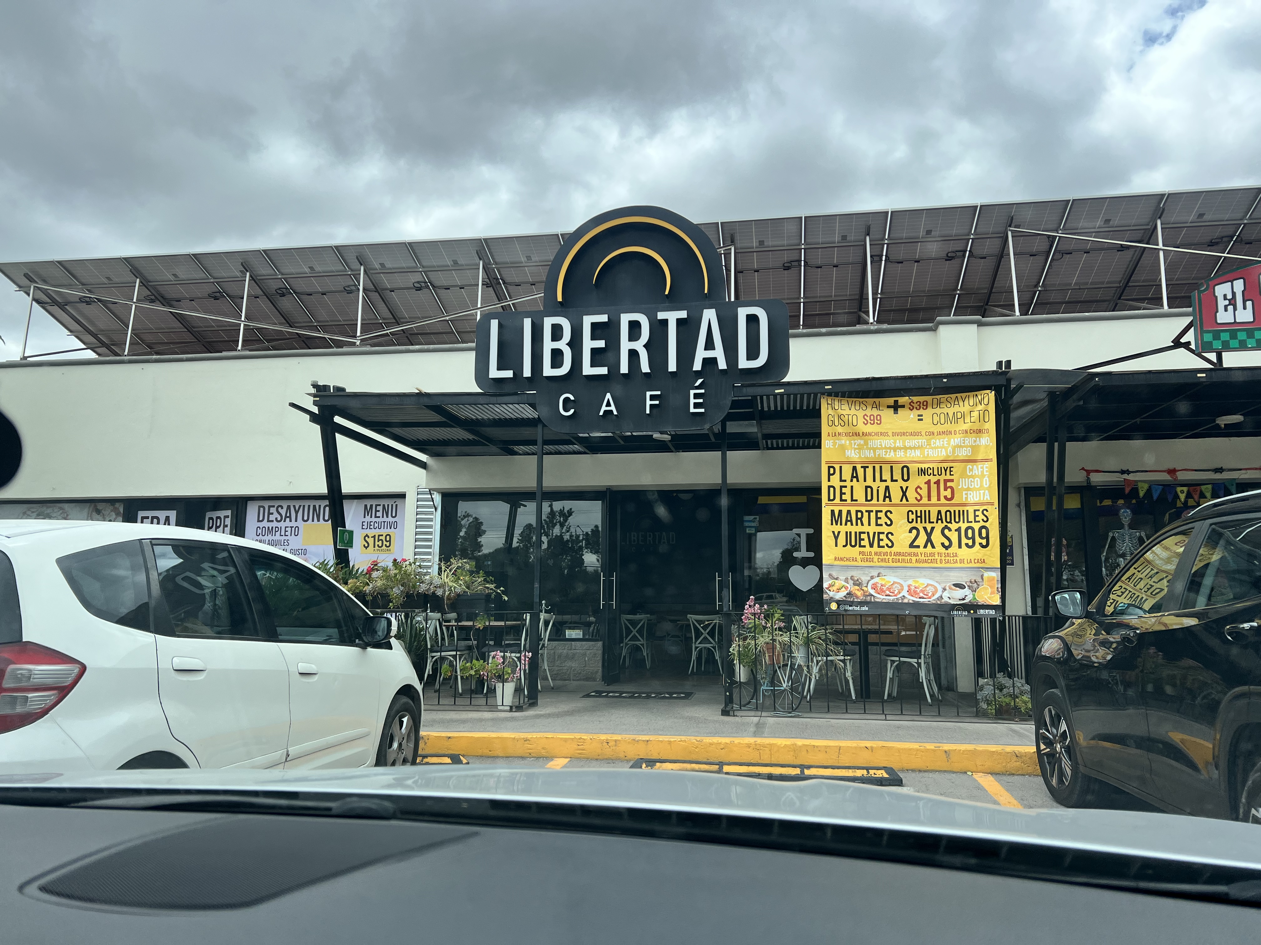 Libertad Café image 9