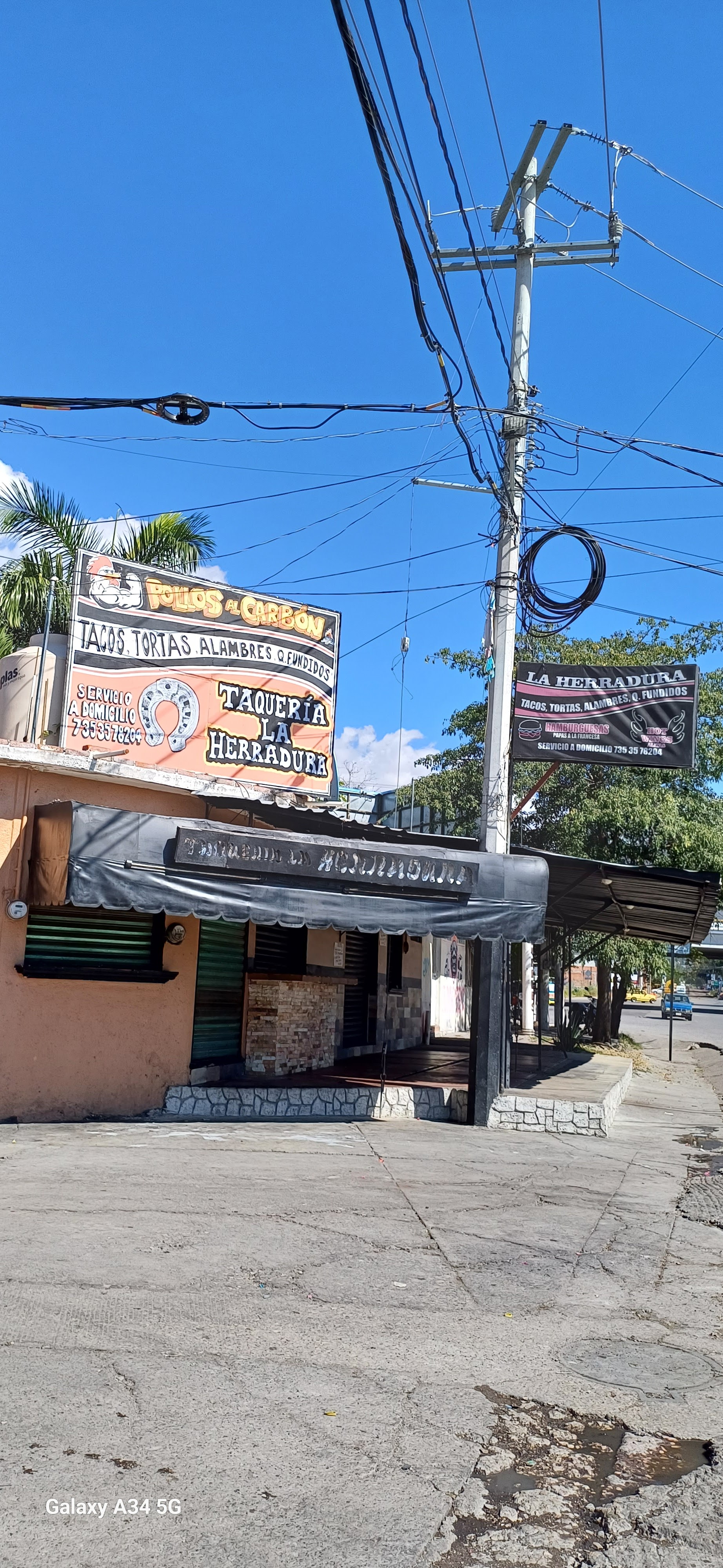 "La Herradura" Taquería y más... image 4