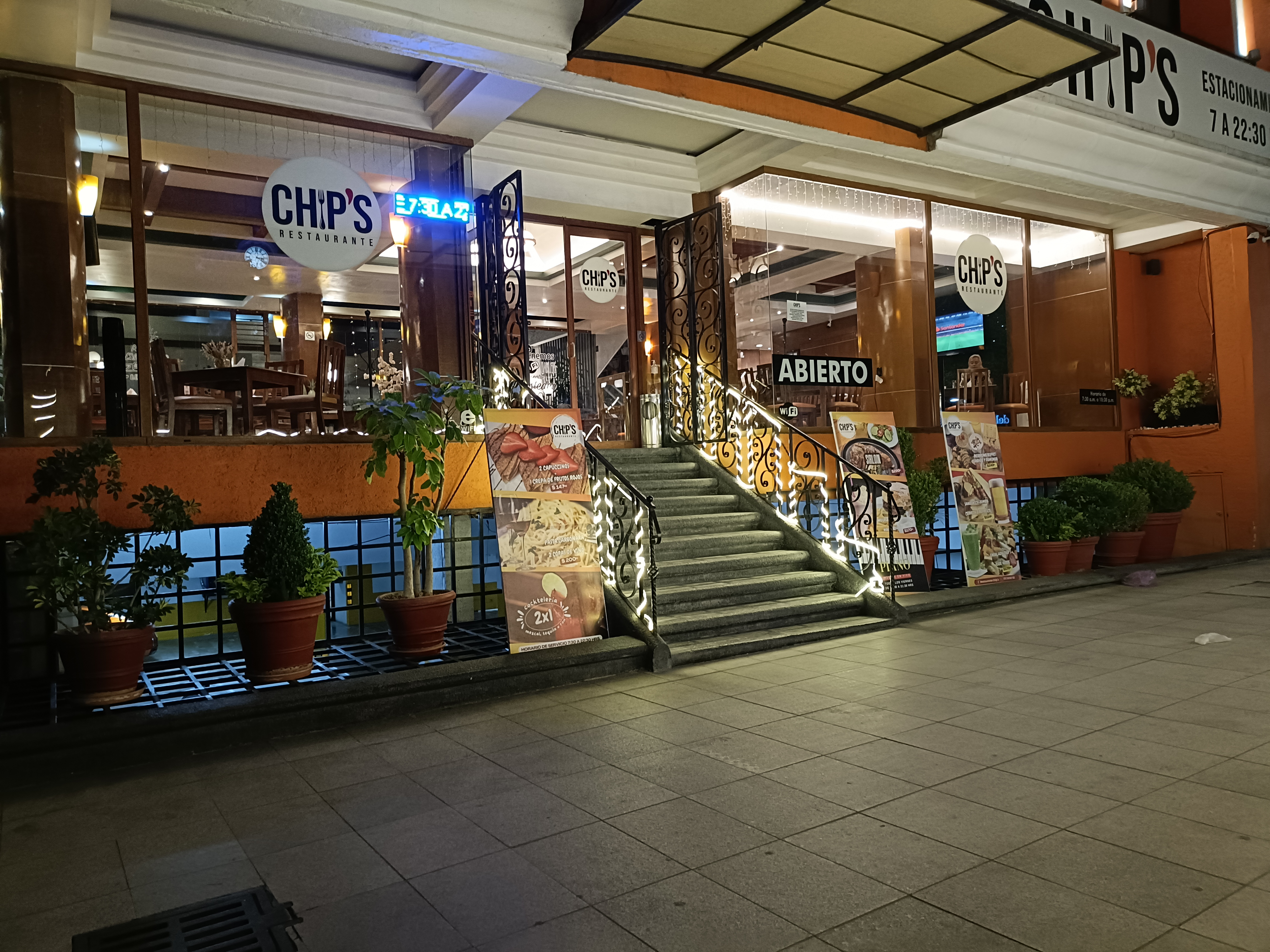 Restaurante Chip's (Dentro del Hotel Emily) image 1