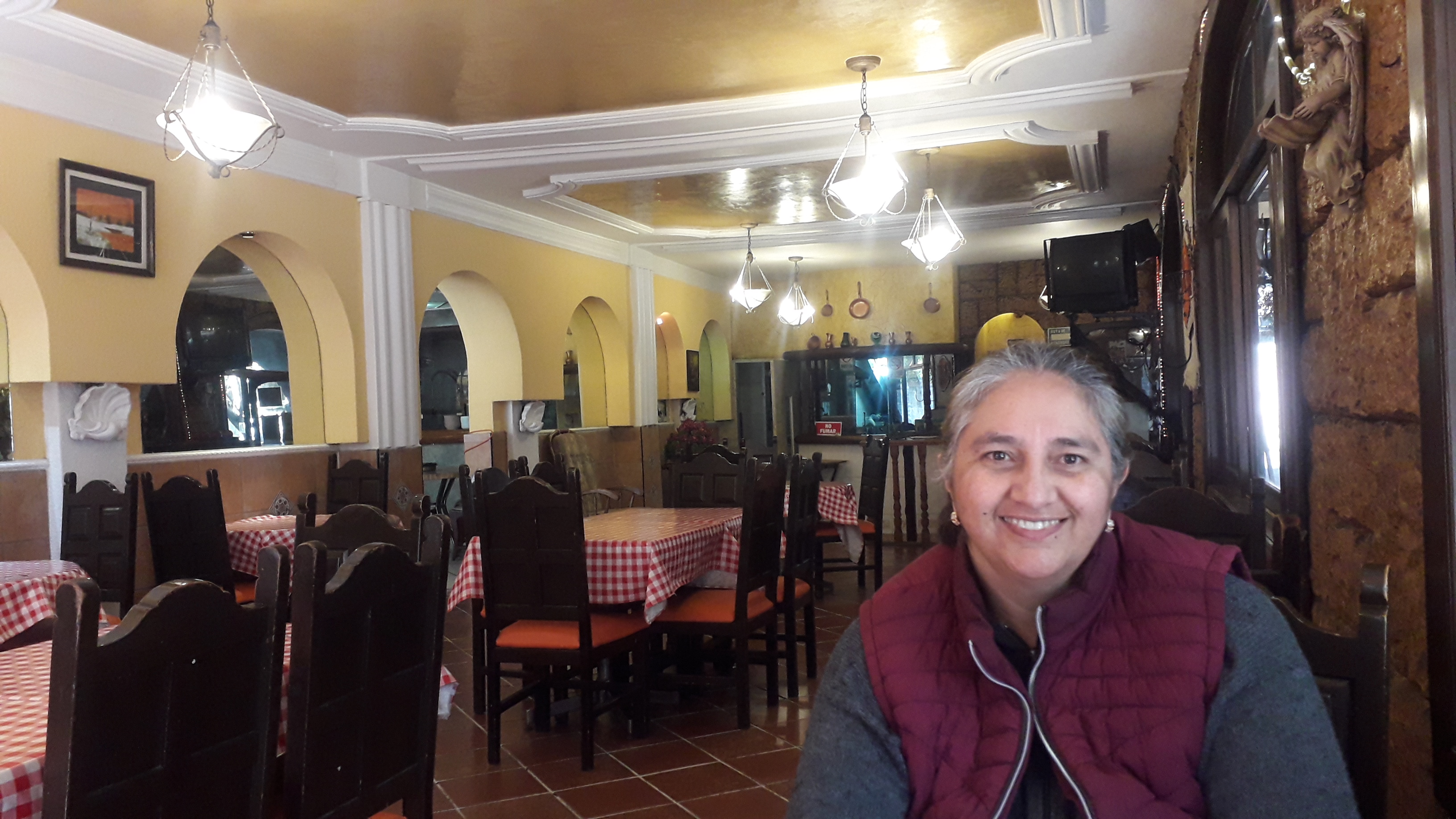 Ronny Cafe Restaurant image 3