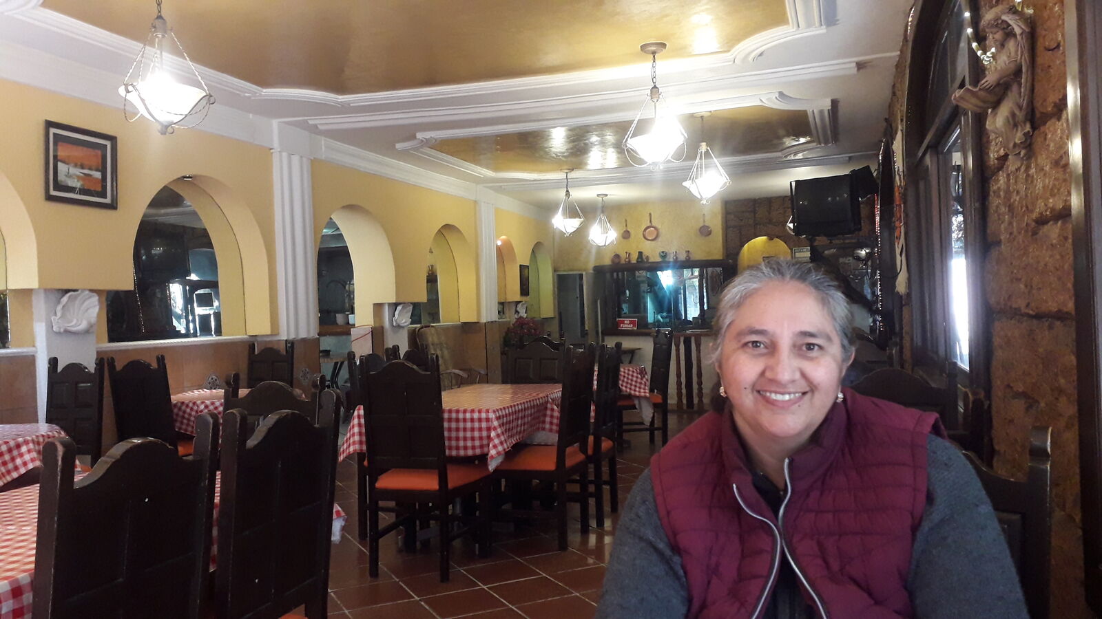 Ronny Cafe Restaurant image 3