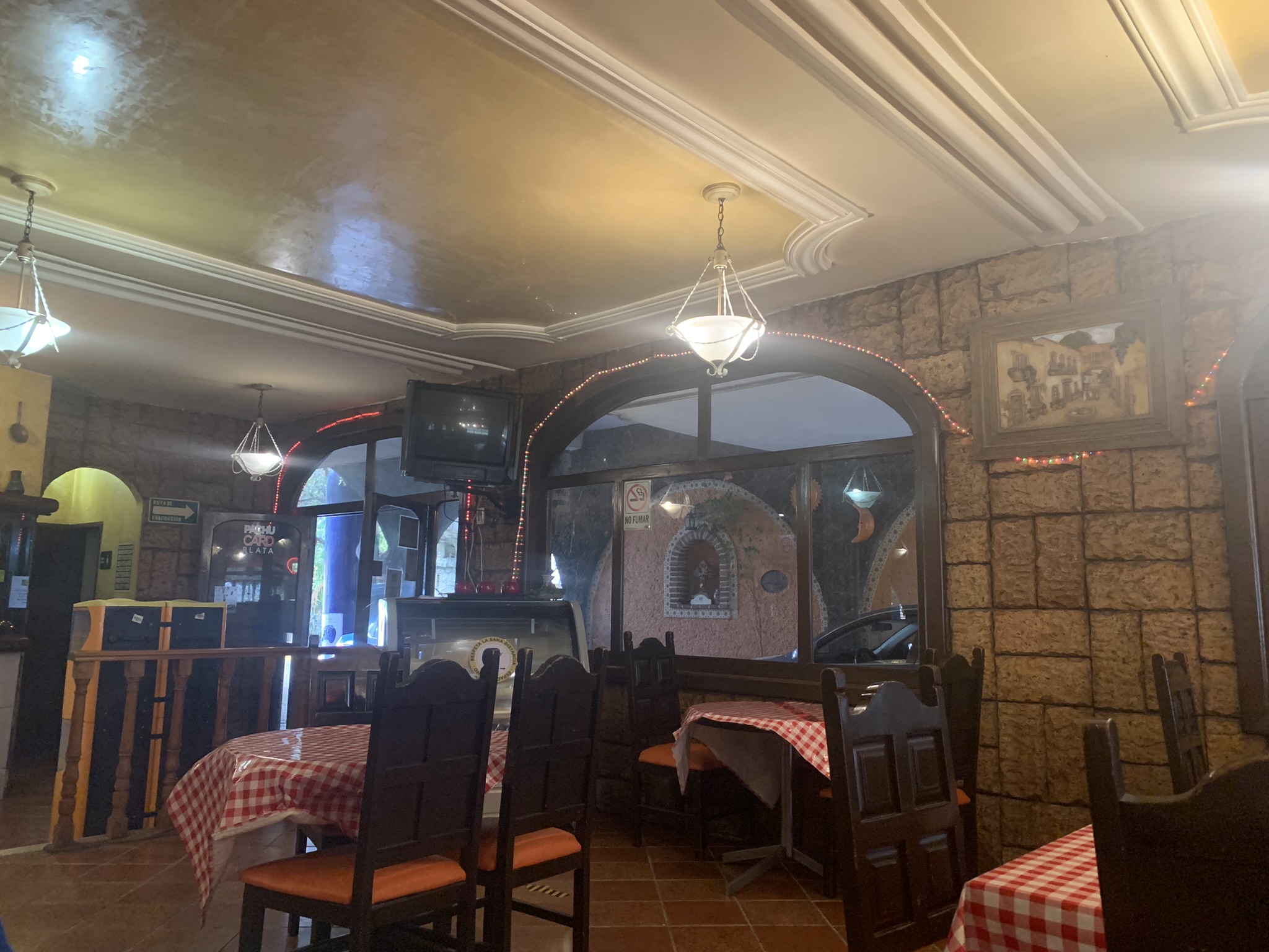 Ronny Cafe Restaurant image 4