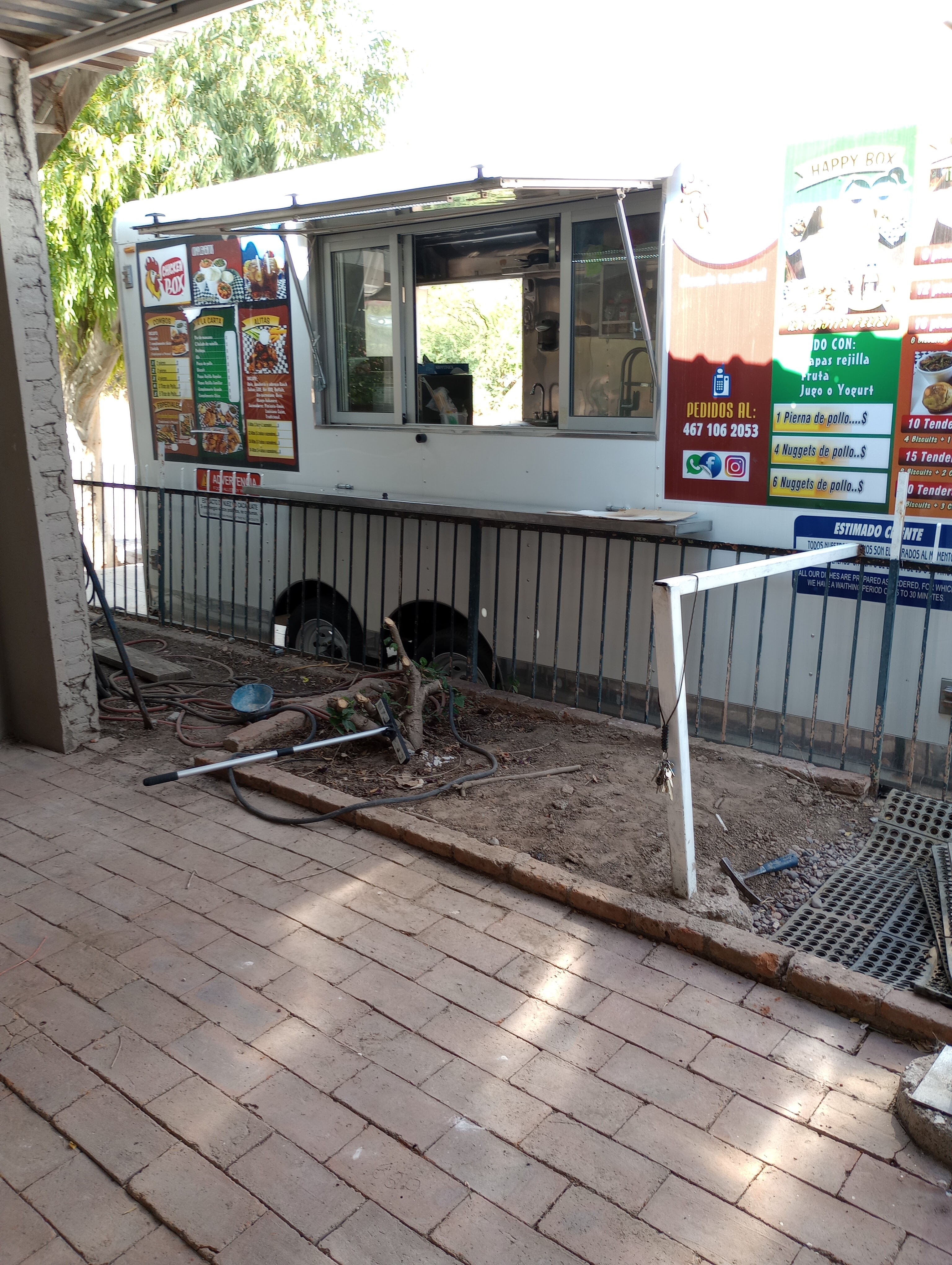 Los Pepe's Chicken Box & BBQ image 5