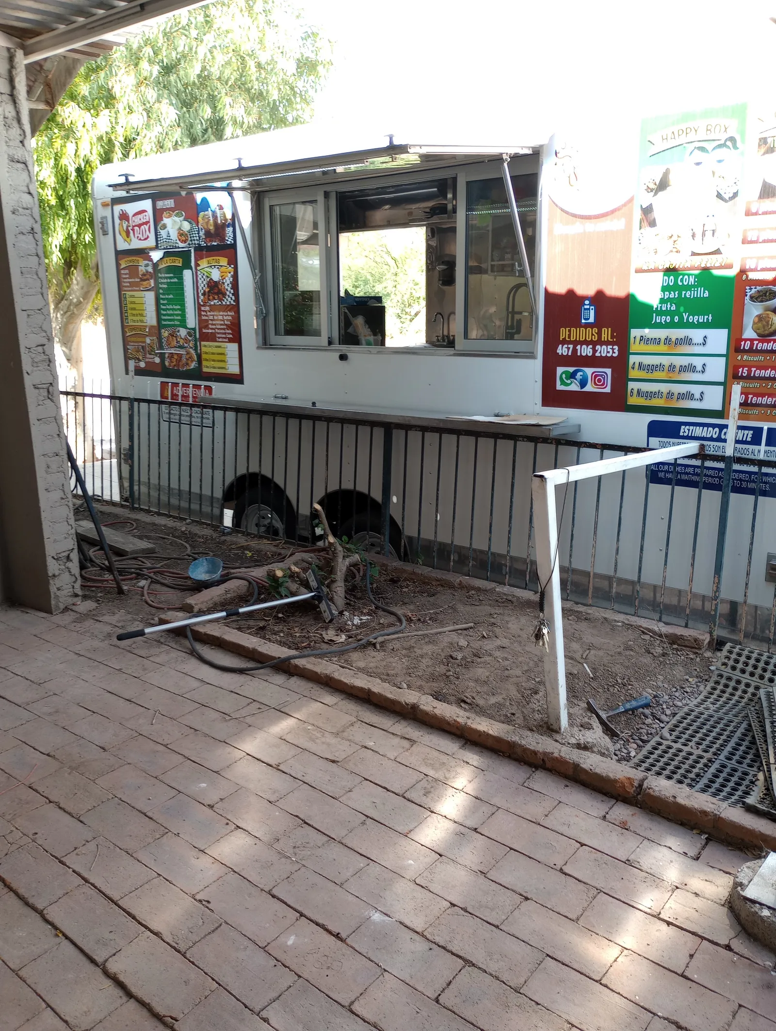Los Pepe's Chicken Box & BBQ image 5