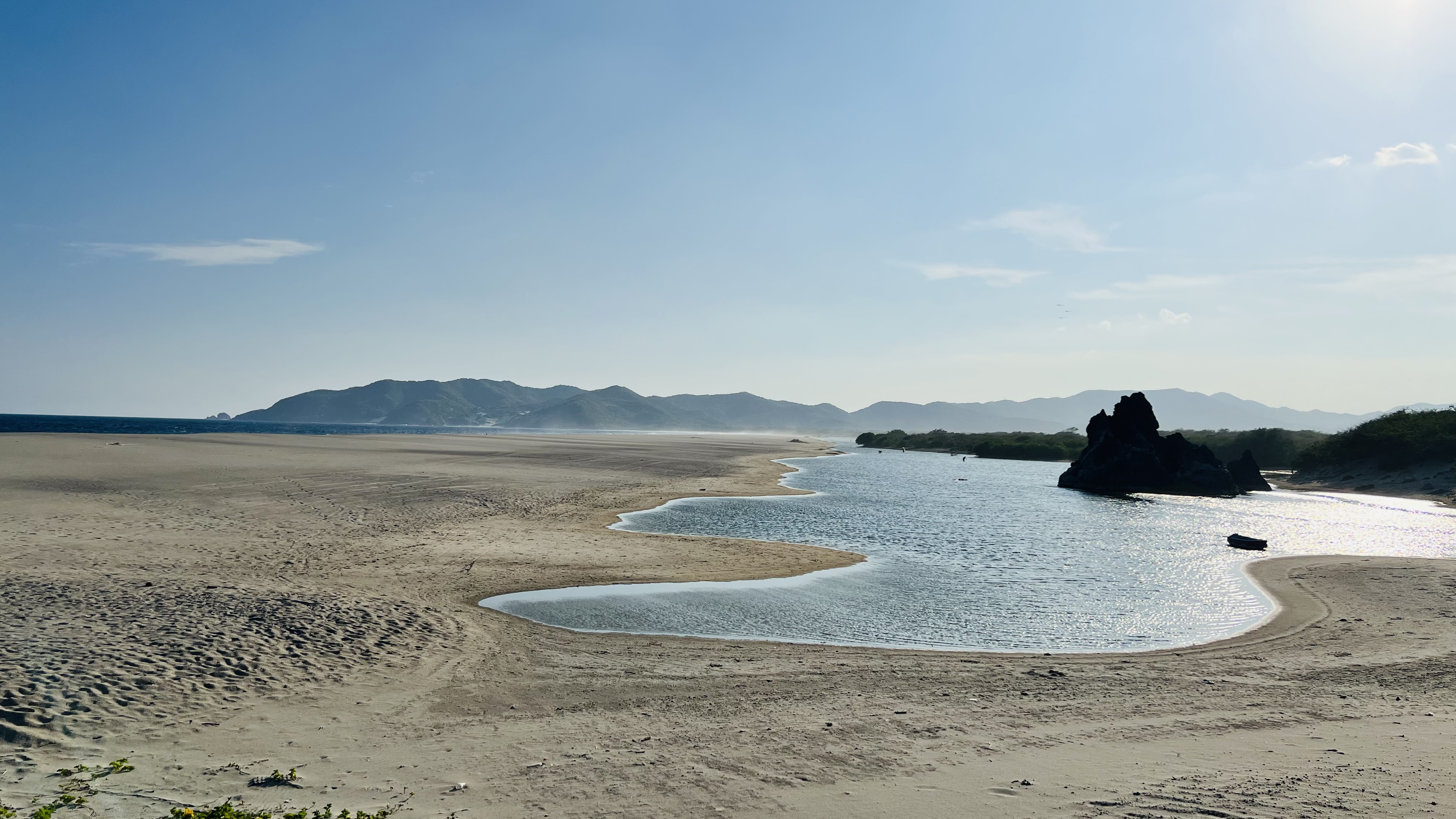 Blue Rock Restaurant & Surf Camp image 2