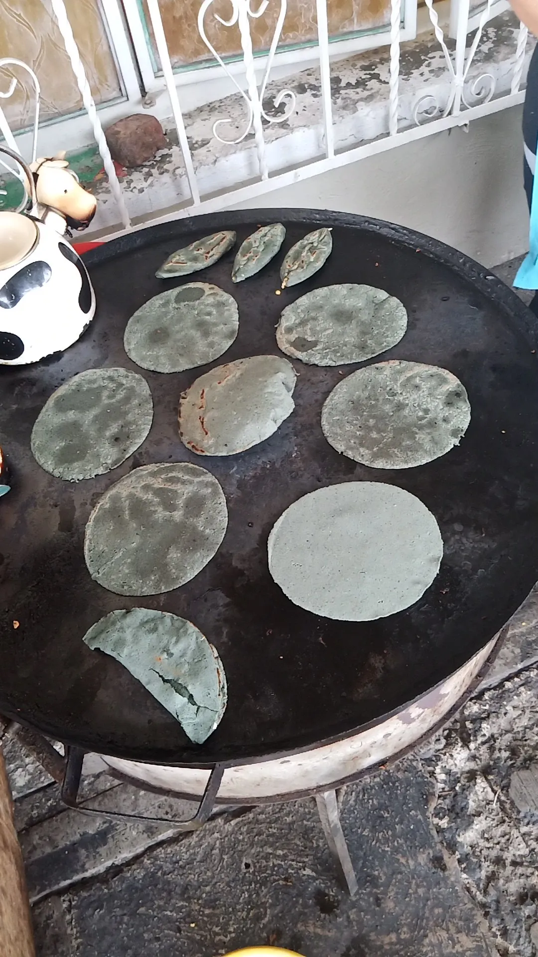 Tlacoyos y quesadillas,tacos de guisado “EL PINO” image 9