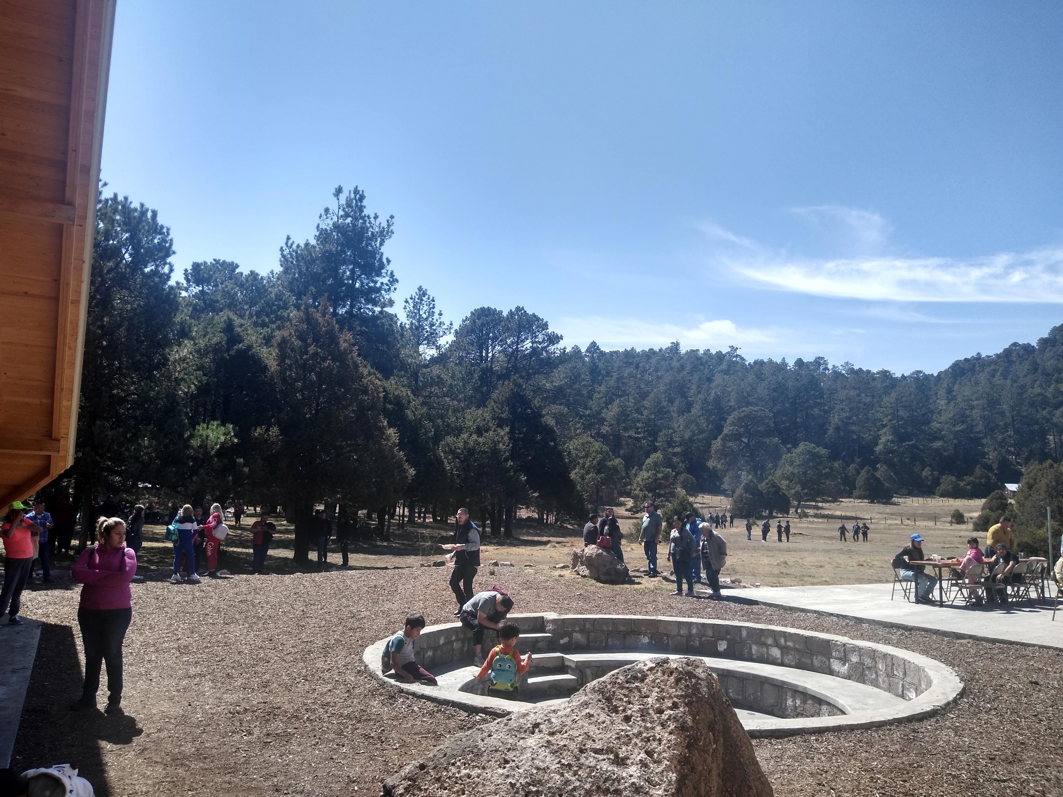 RESTAURANTE DE MONTAÑA - MONKEY LODGE - Parque La Pirámide image 5