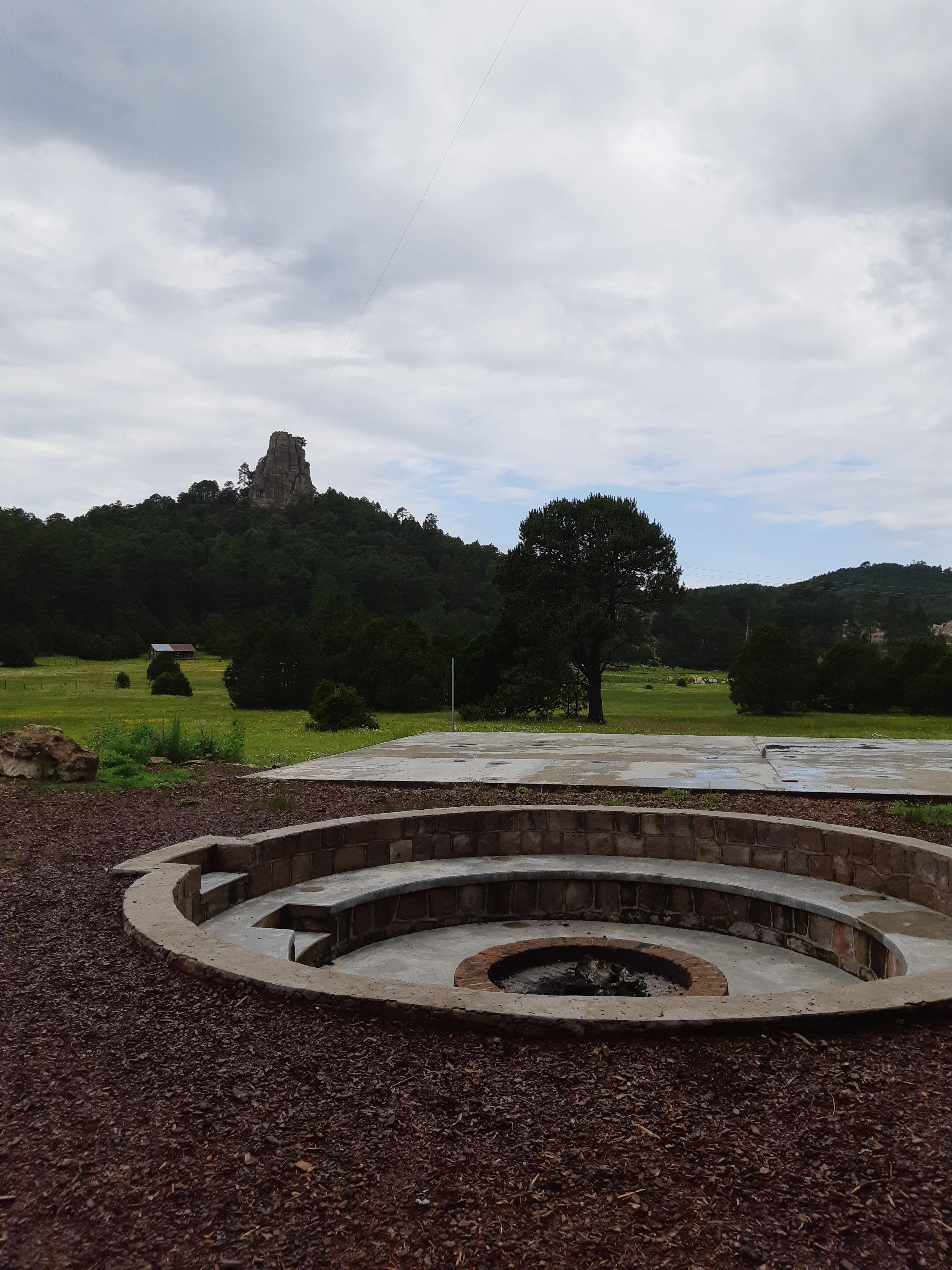 RESTAURANTE DE MONTAÑA - MONKEY LODGE - Parque La Pirámide image 6