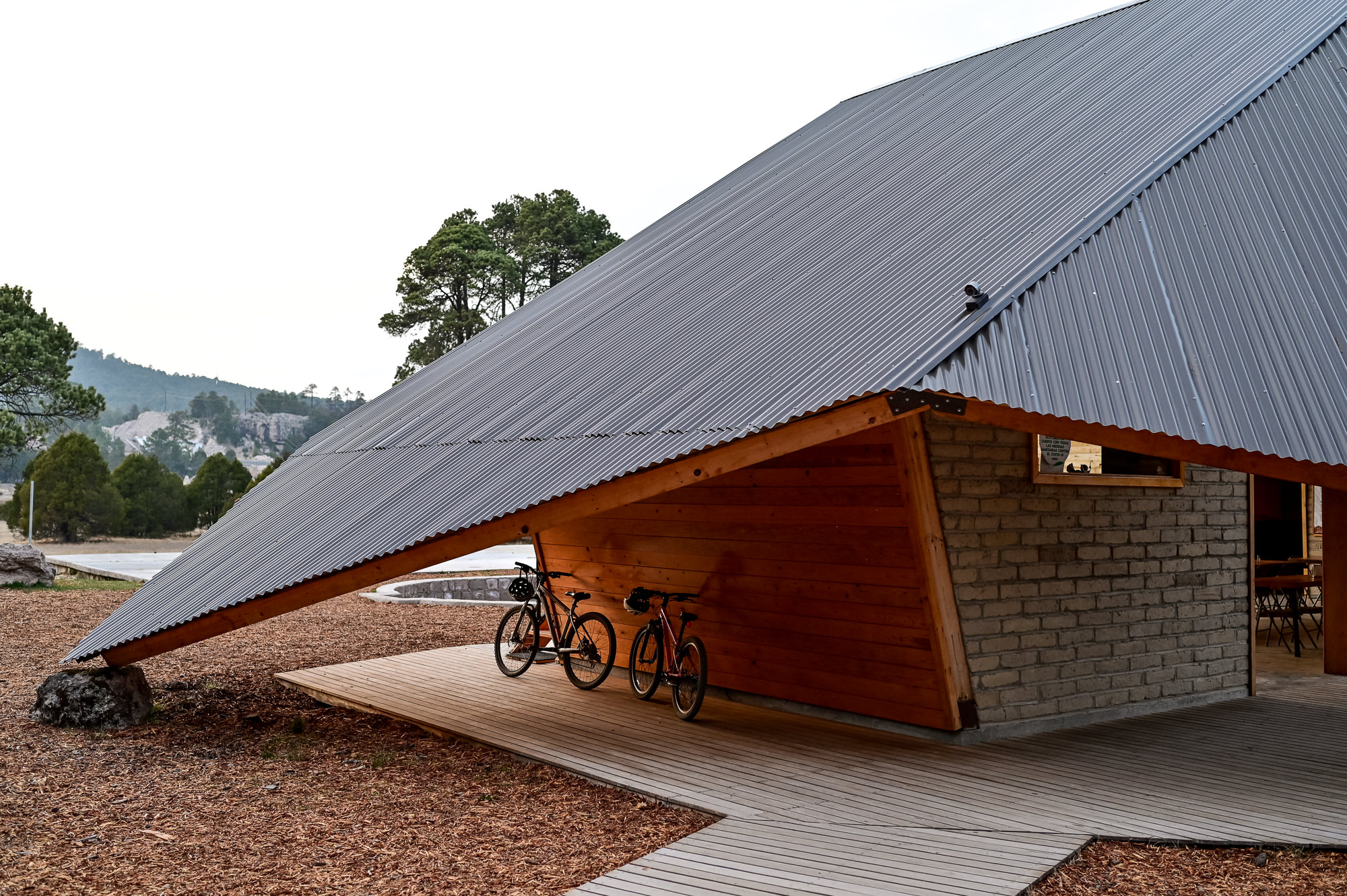 RESTAURANTE DE MONTAÑA - MONKEY LODGE - Parque La Pirámide image 8