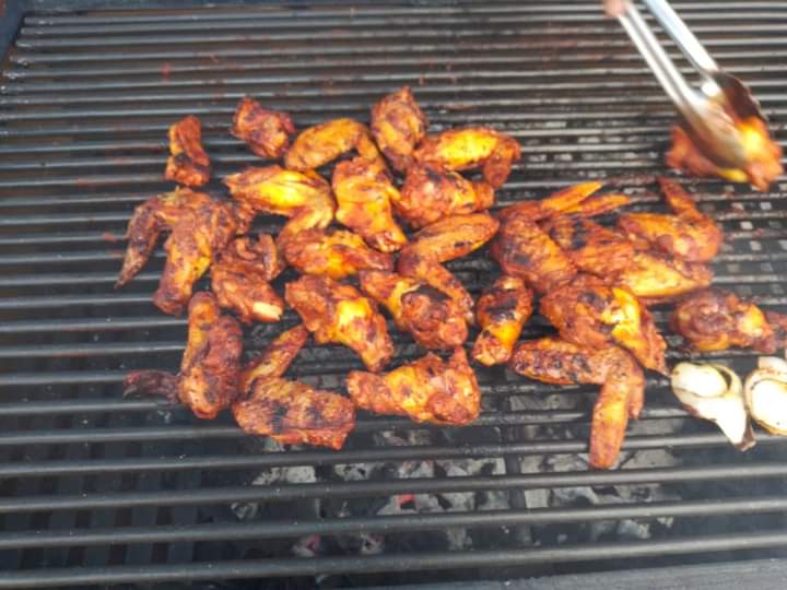 Alitas al carbón chalis image 2