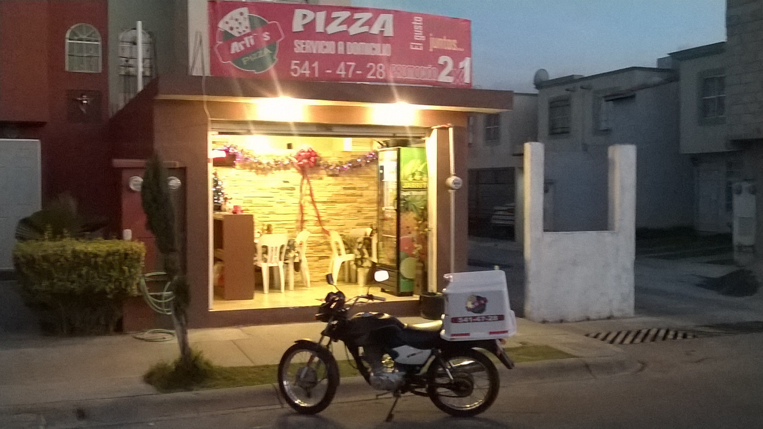 Arli's Pizza image 2