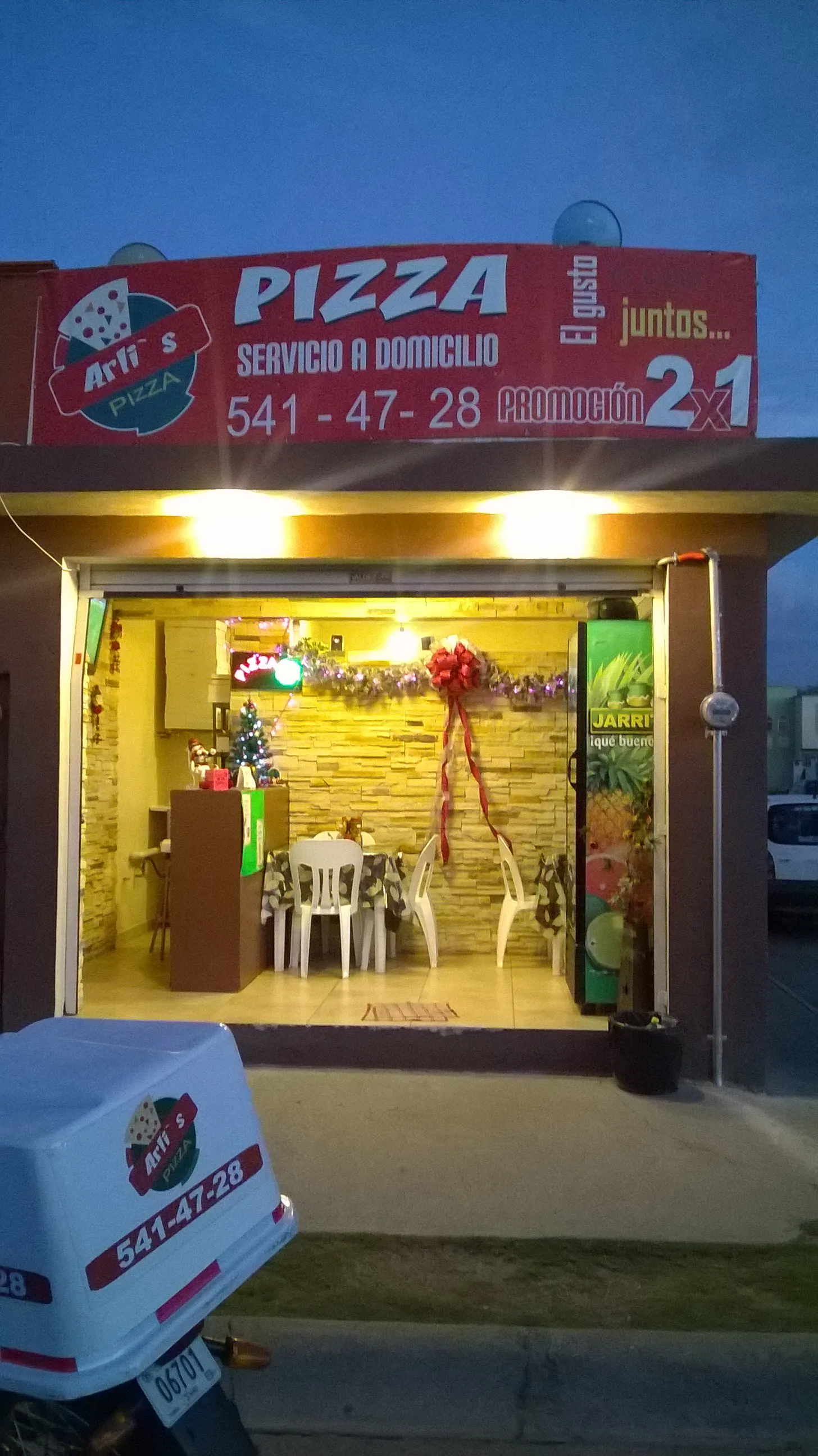 Arli's Pizza image 5