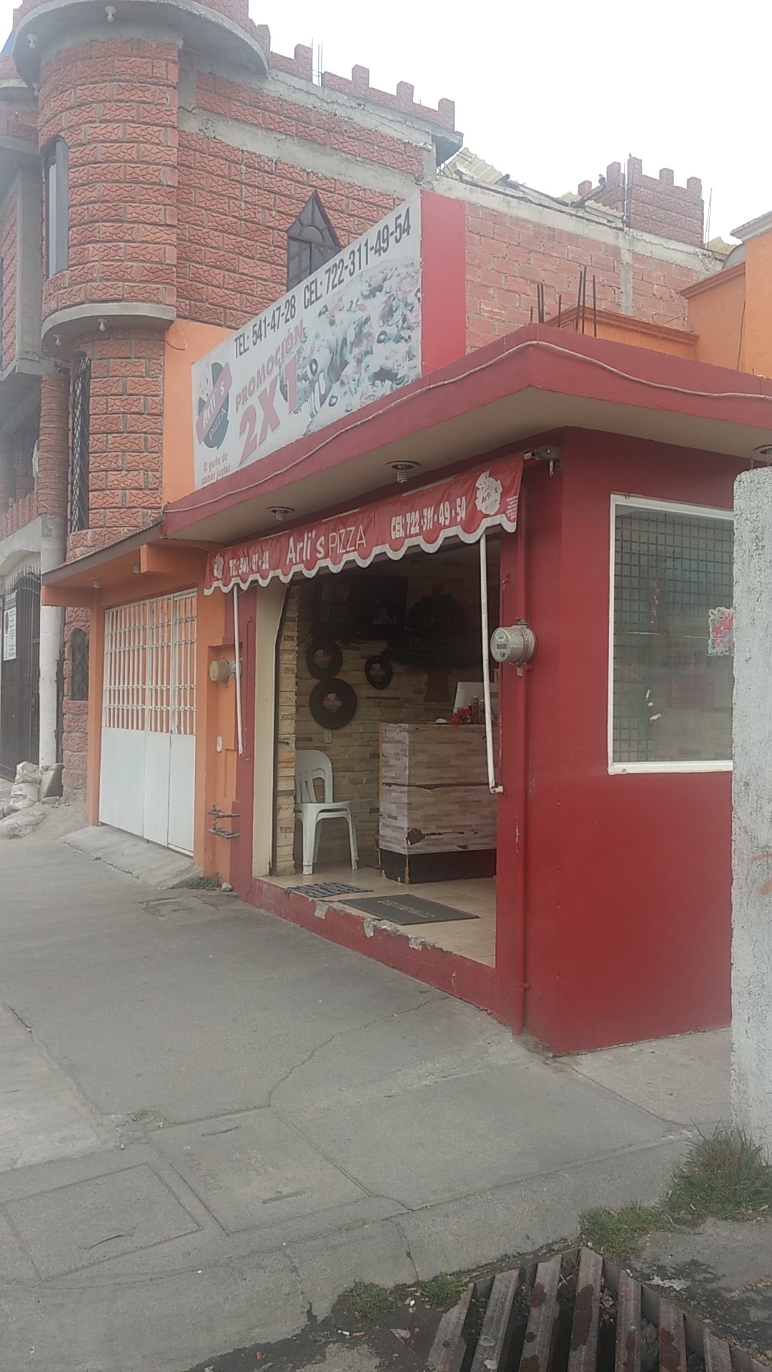 Arli's Pizza image 6