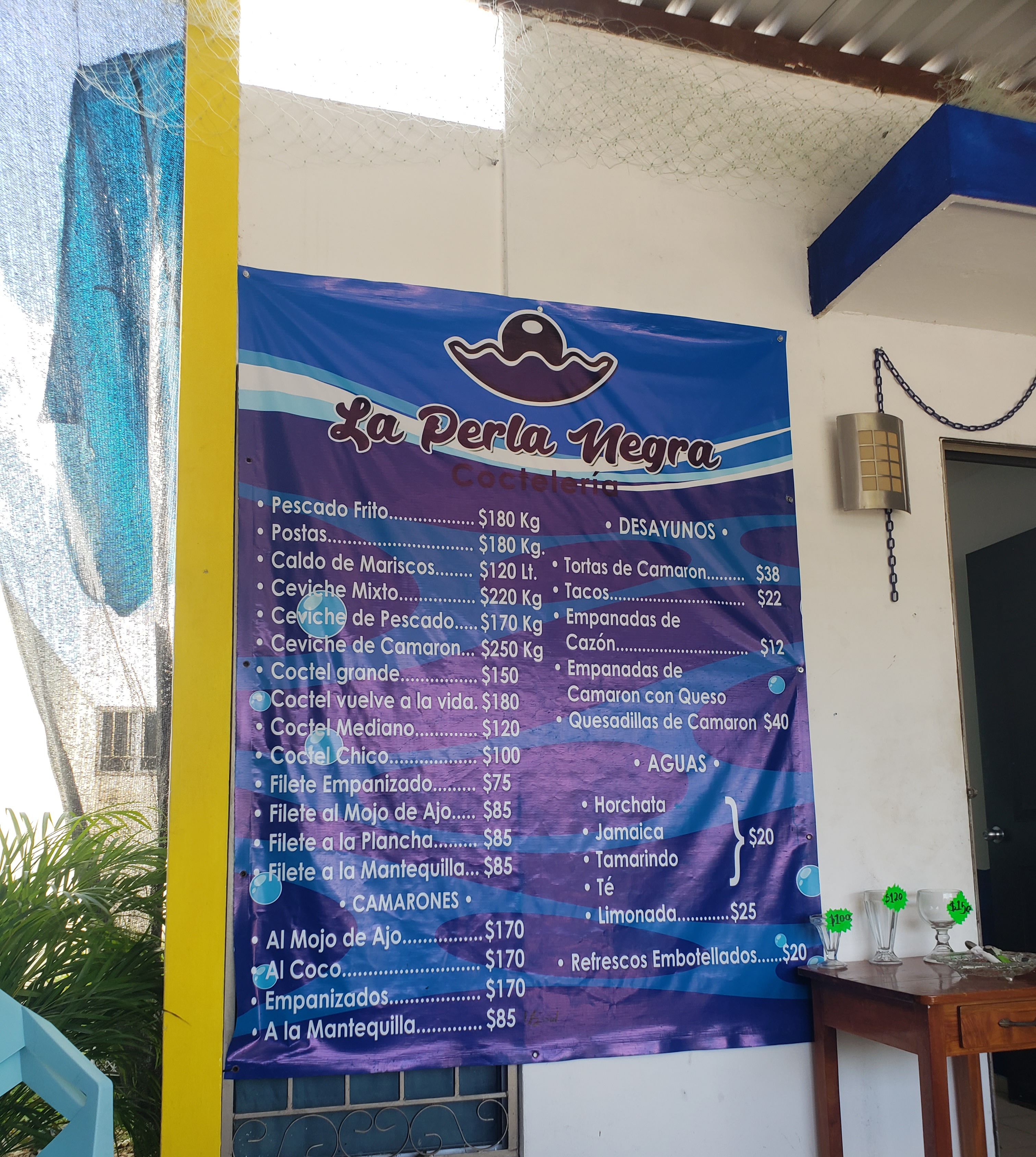 La Perla Negra Coctelería image 6