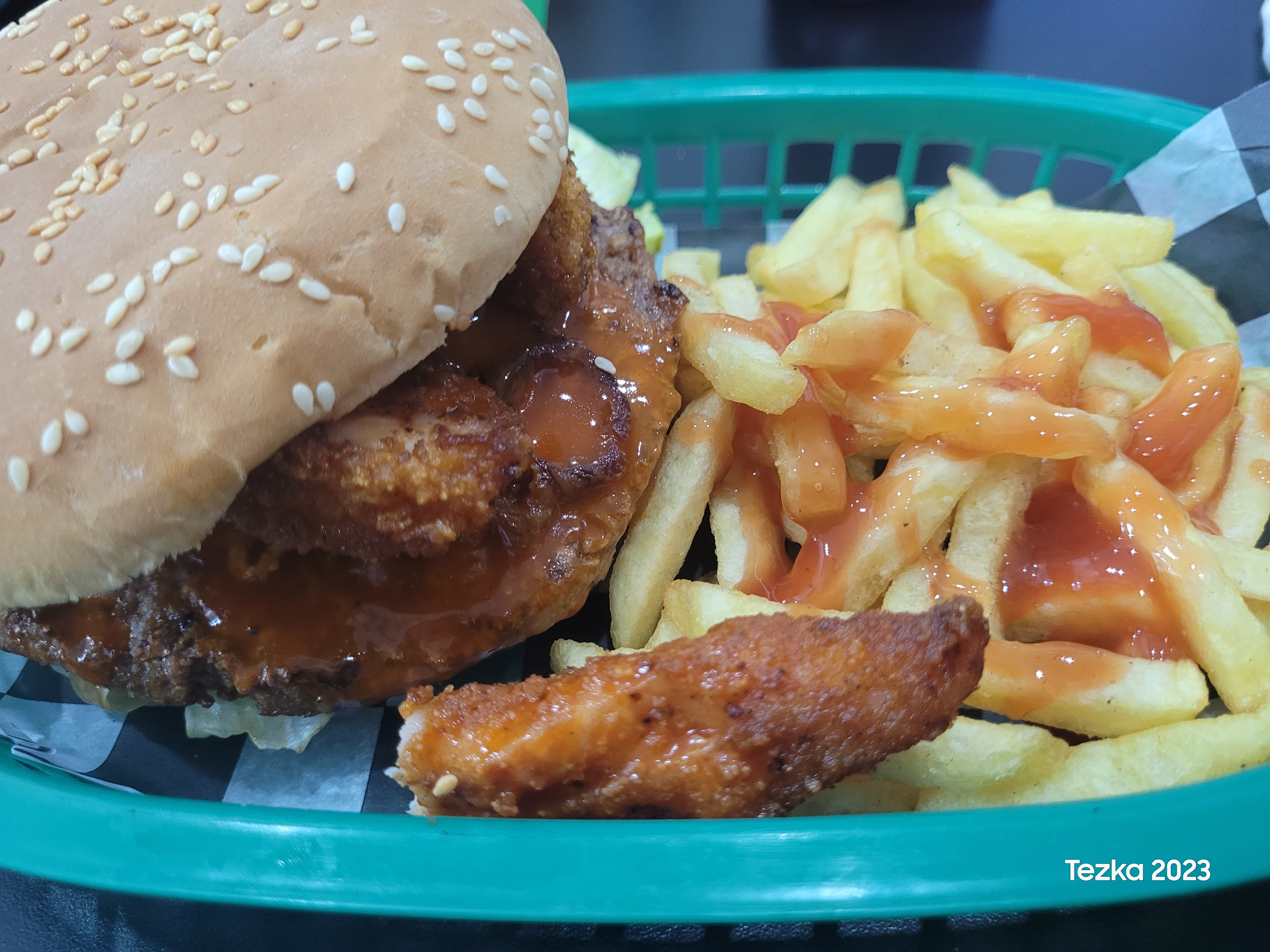 Súper Heroes ( Hamburguesas, frappes y machacados) image 3