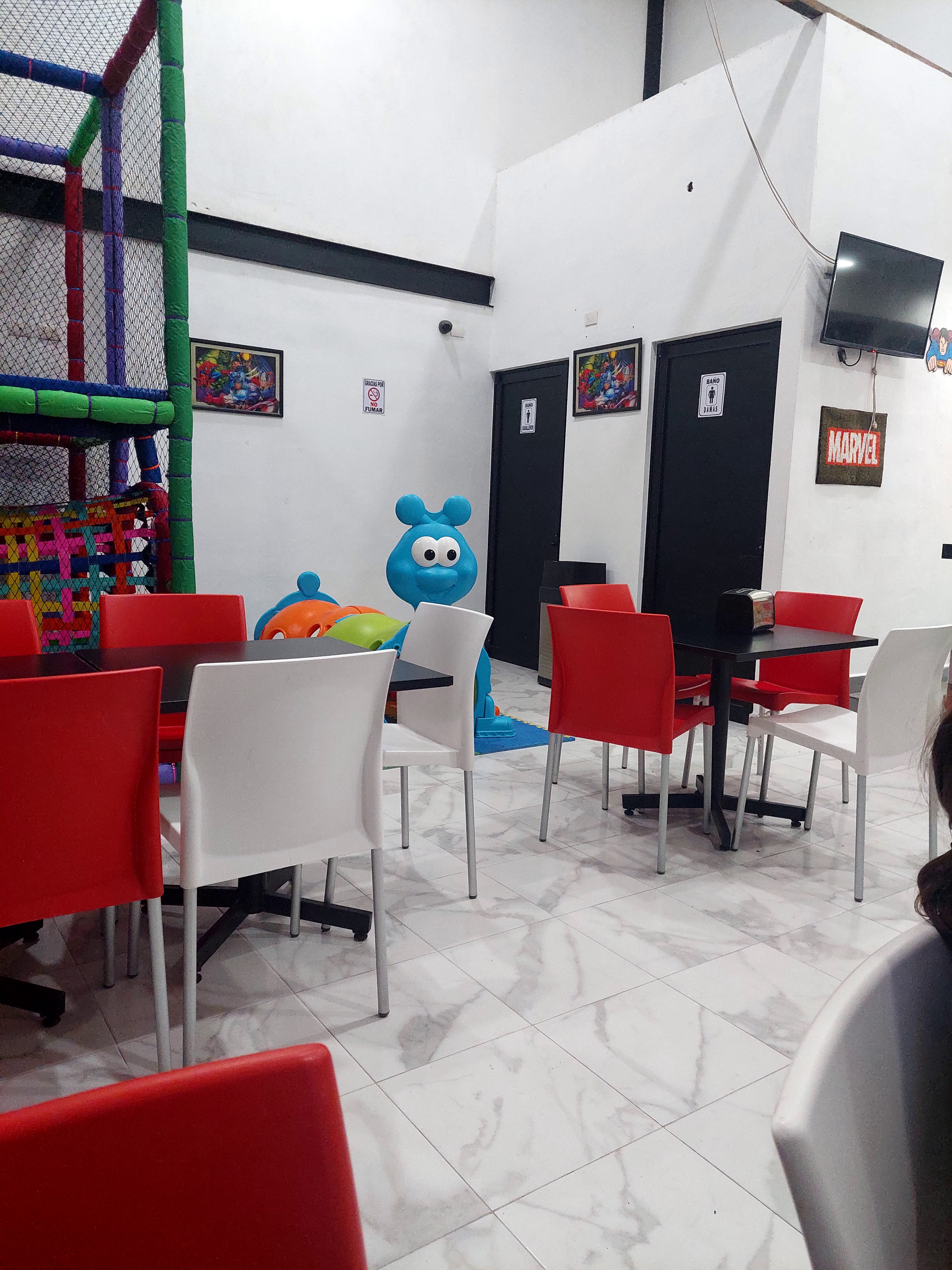 Súper Heroes ( Hamburguesas, frappes y machacados) image 5