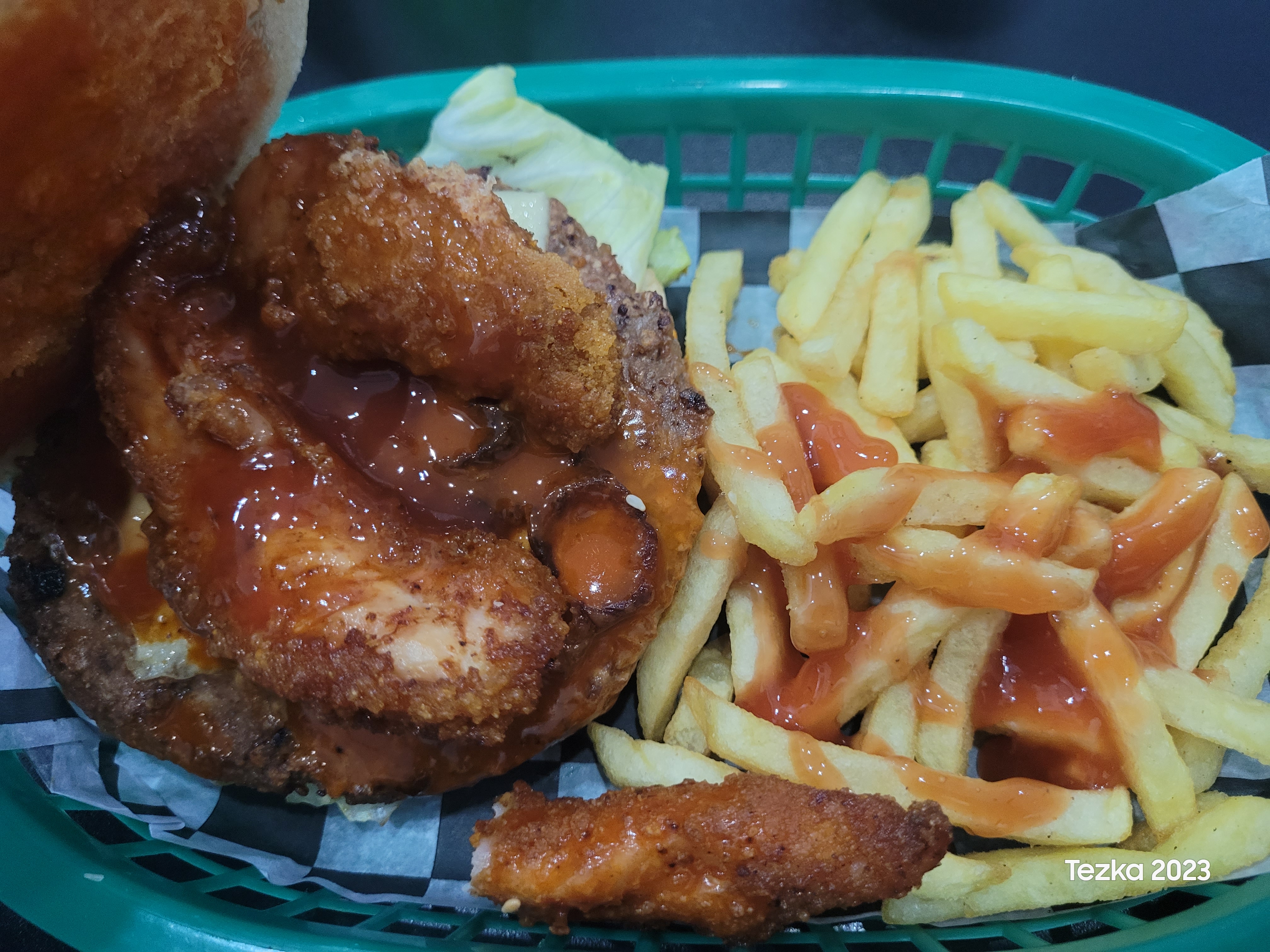 Súper Heroes ( Hamburguesas, frappes y machacados) image 7