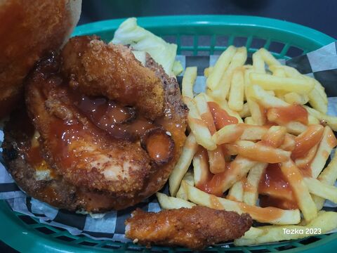 Súper Heroes ( Hamburguesas, frappes y machacados) image 7