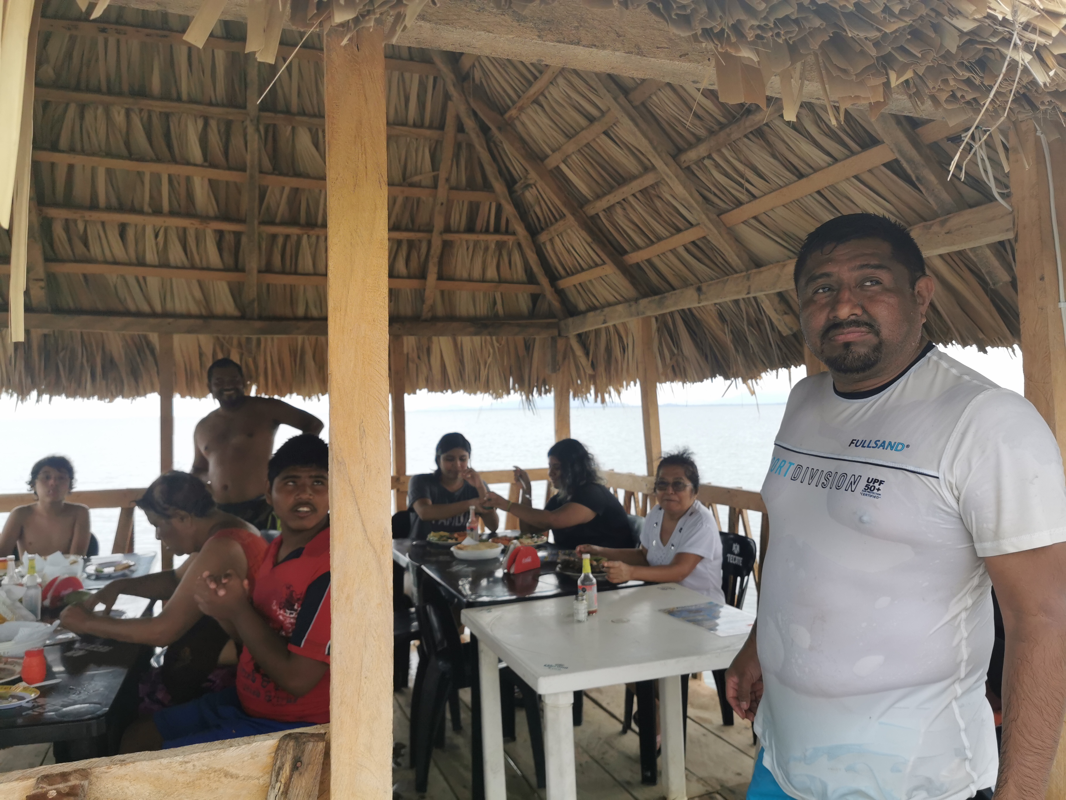 Restaurant Familiar De Mariscos 3 Hermanos image 4