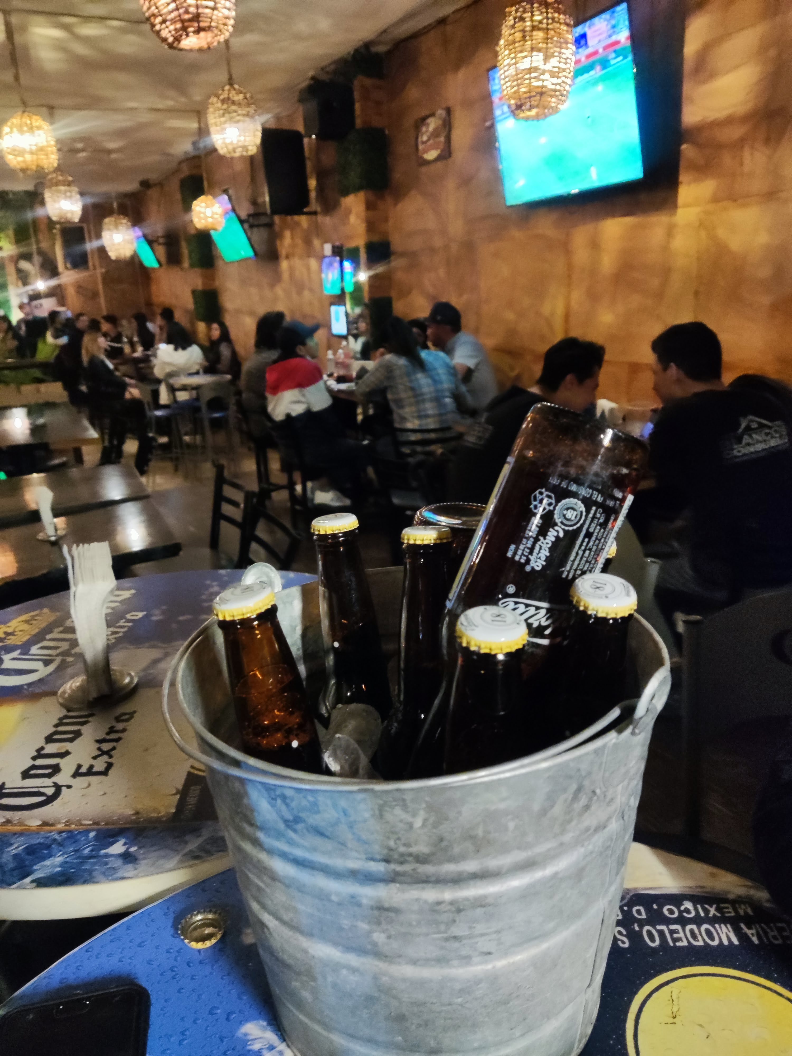 Tiki House Restaurant Bar Familiar image 4