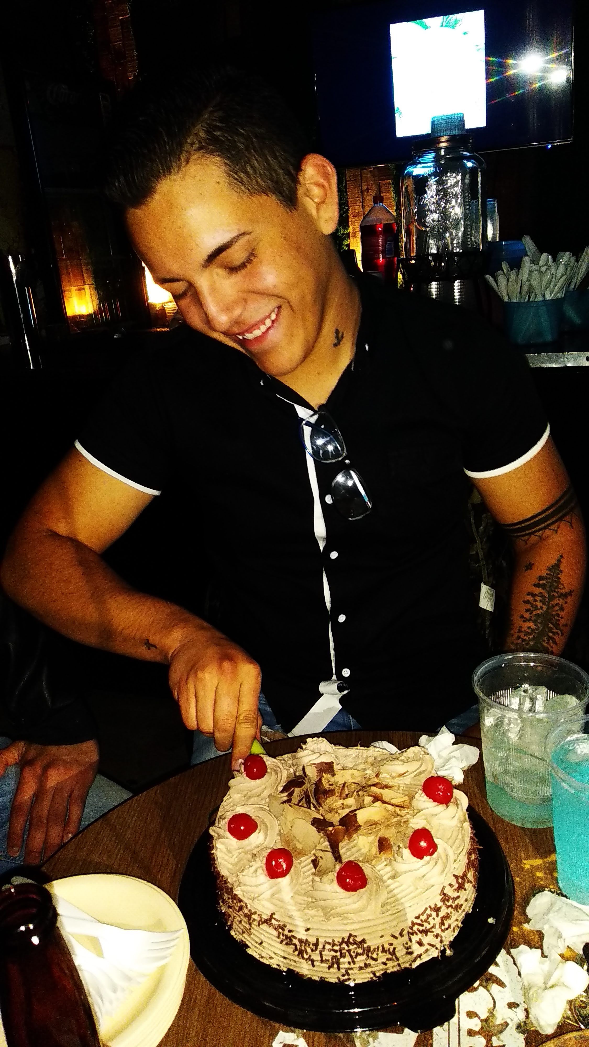 Tiki House Restaurant Bar Familiar image 5