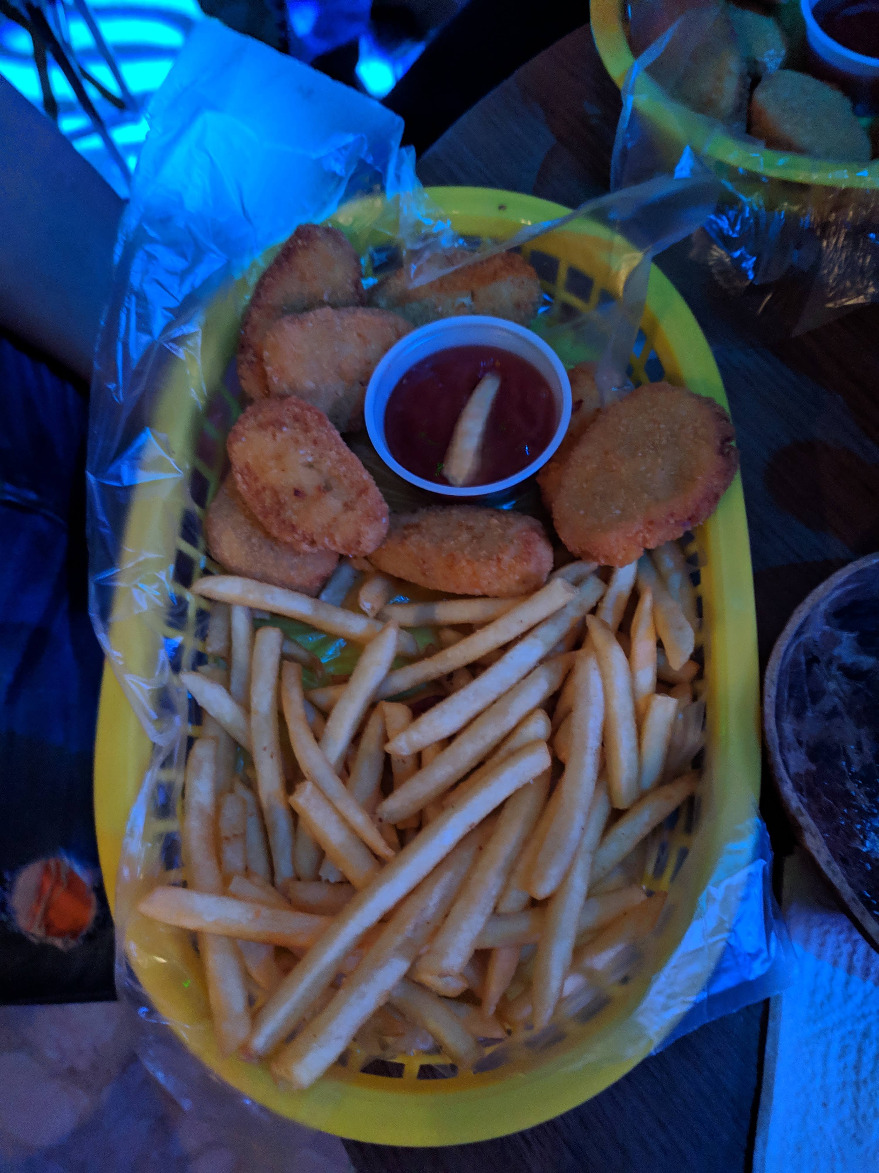 Tiki House Restaurant Bar Familiar image 9