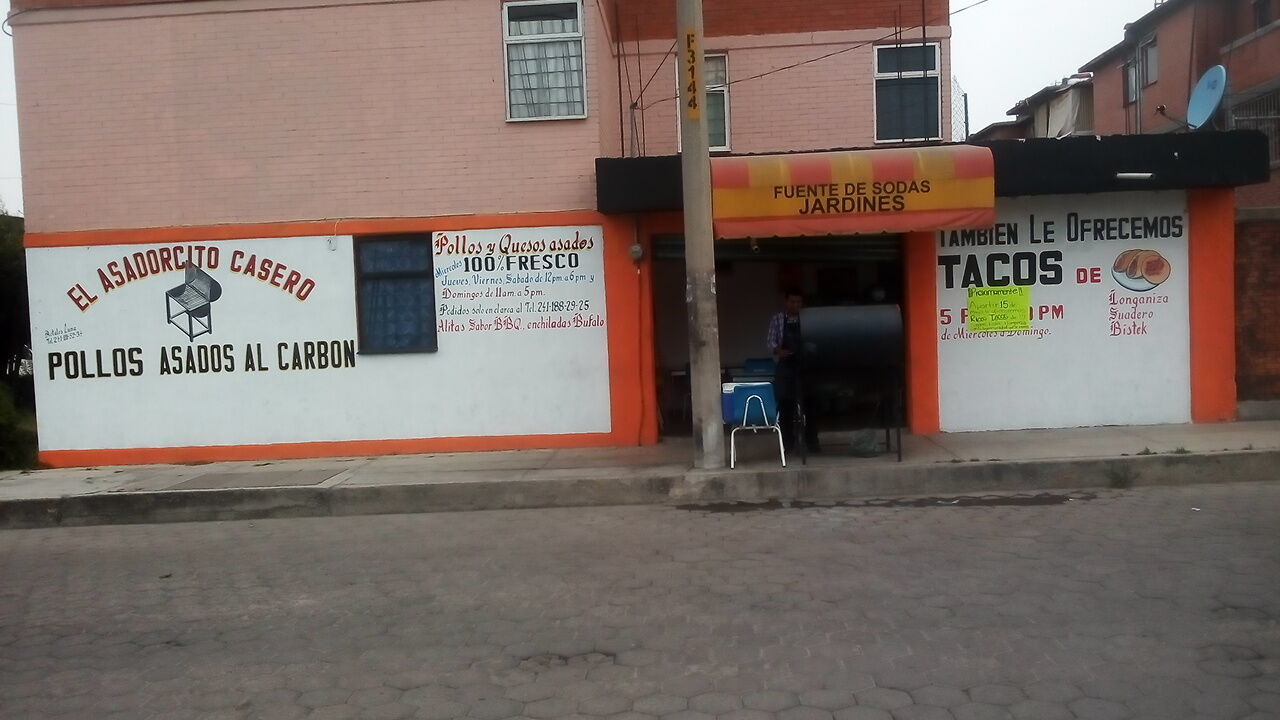 Pollos asados al carbón y taquería "Asadorcito casero" image 2