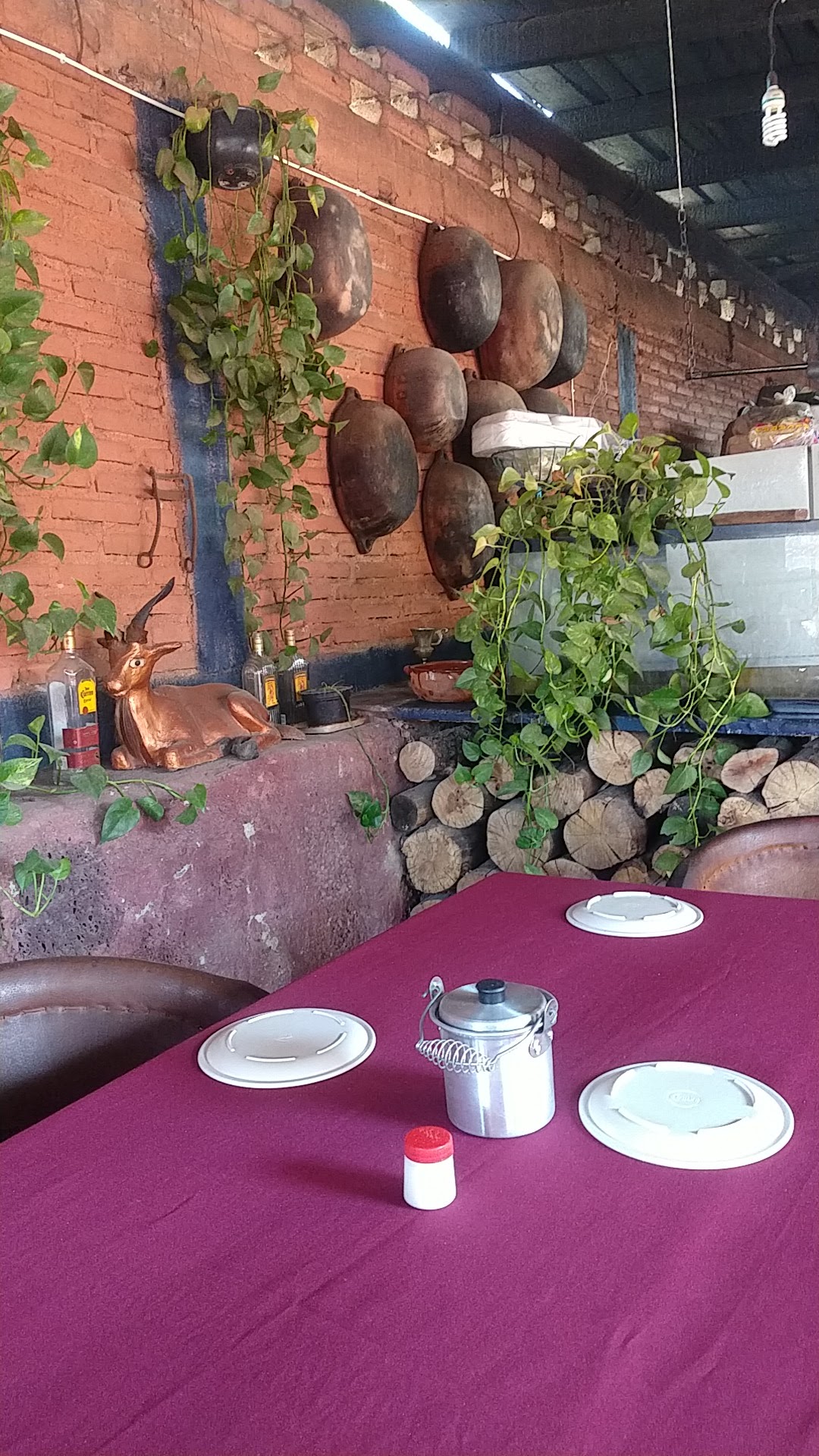 El Cordero Güero restaurant. image 8