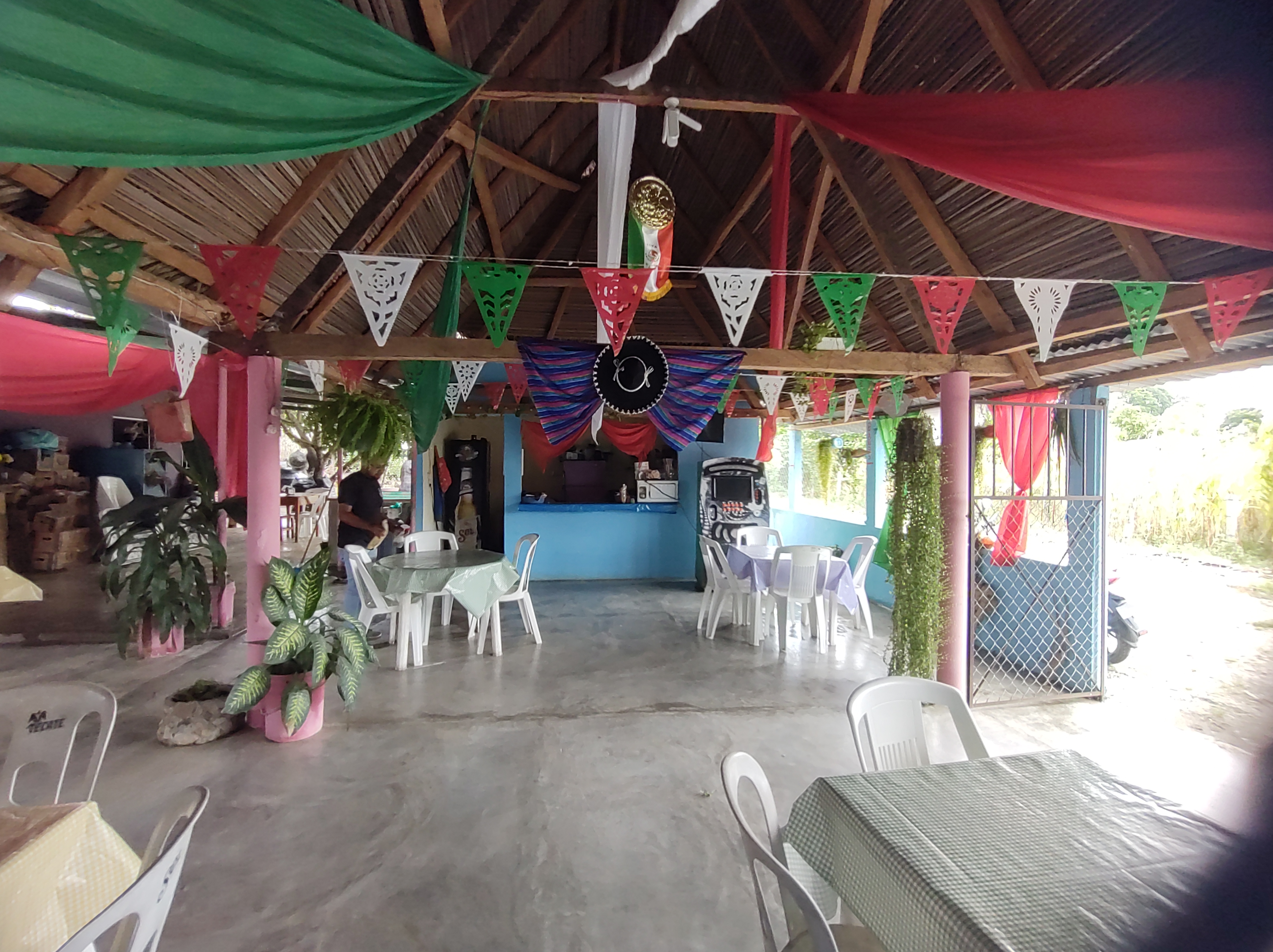 Restaurant Bar familiar playa linda image 1