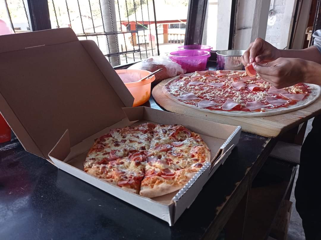 Pizzas Supreme image 5