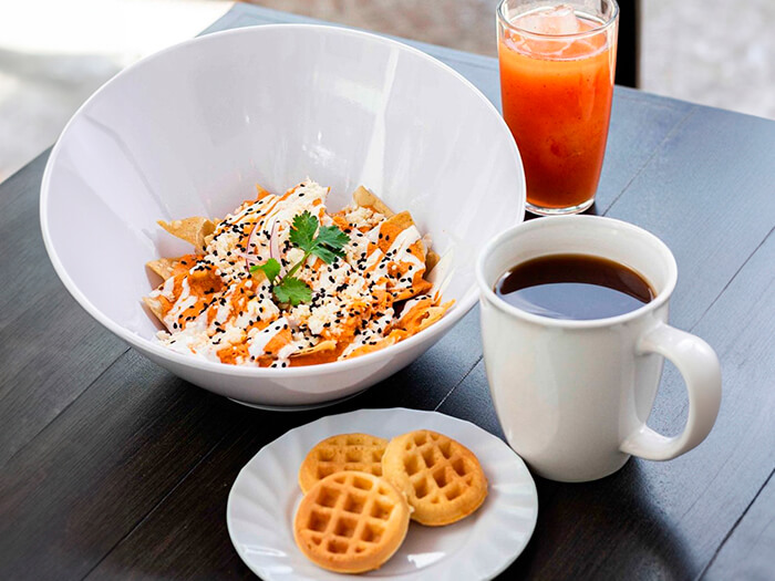 AM:PM 1122 CHILAQUILES & CHEVES image 1