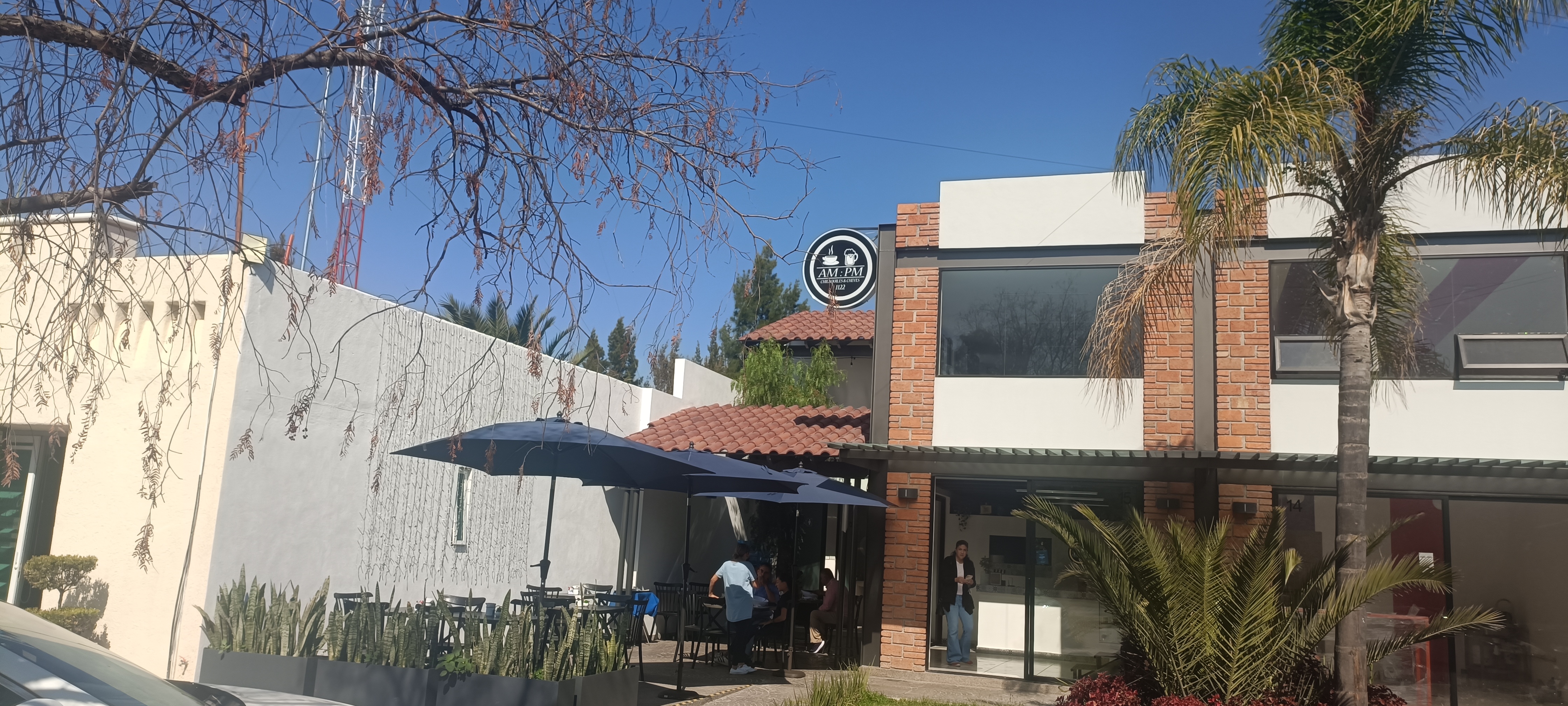 AM:PM 1122 CHILAQUILES & CHEVES image 4