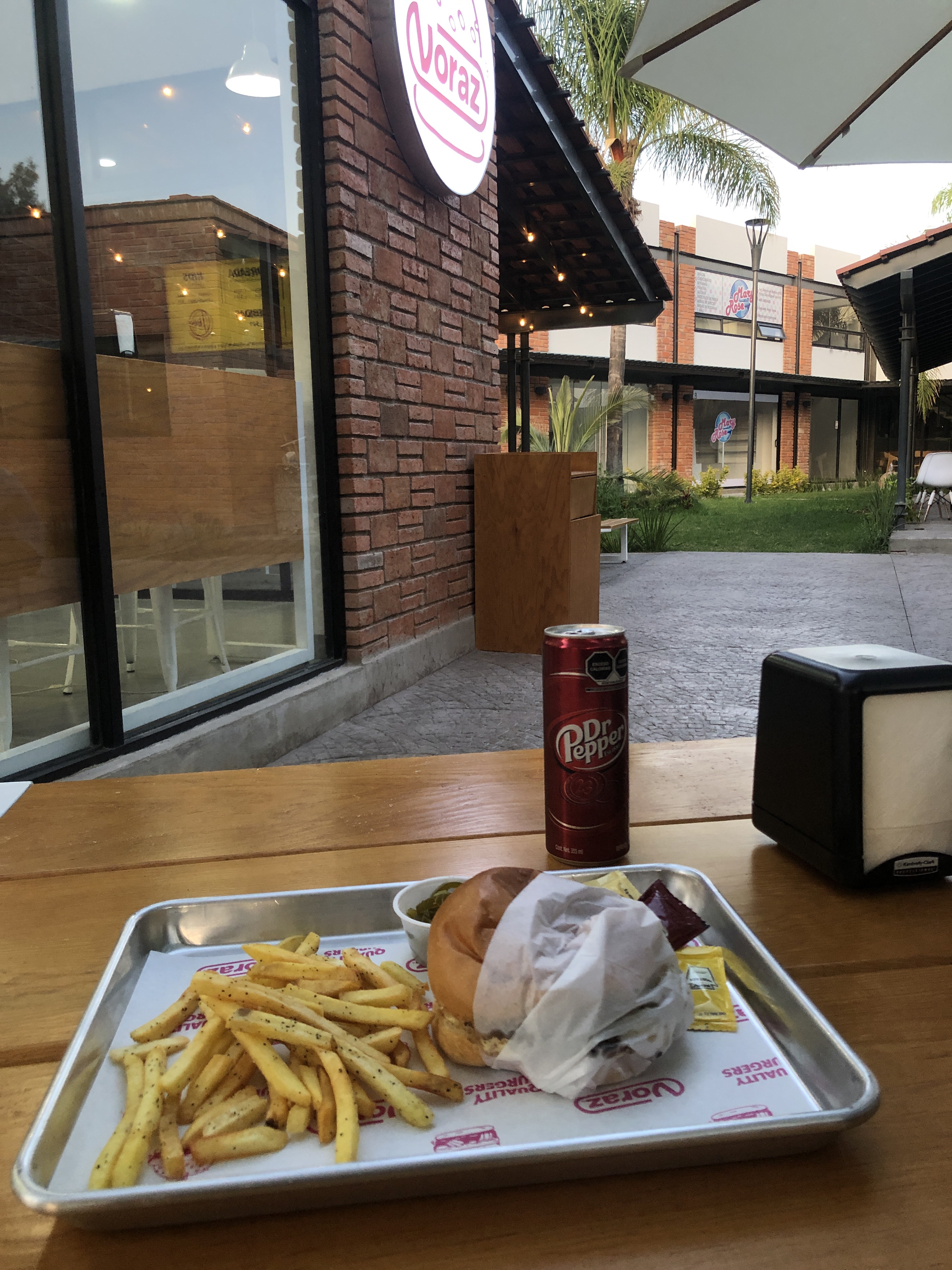 Voraz Burgers image 3