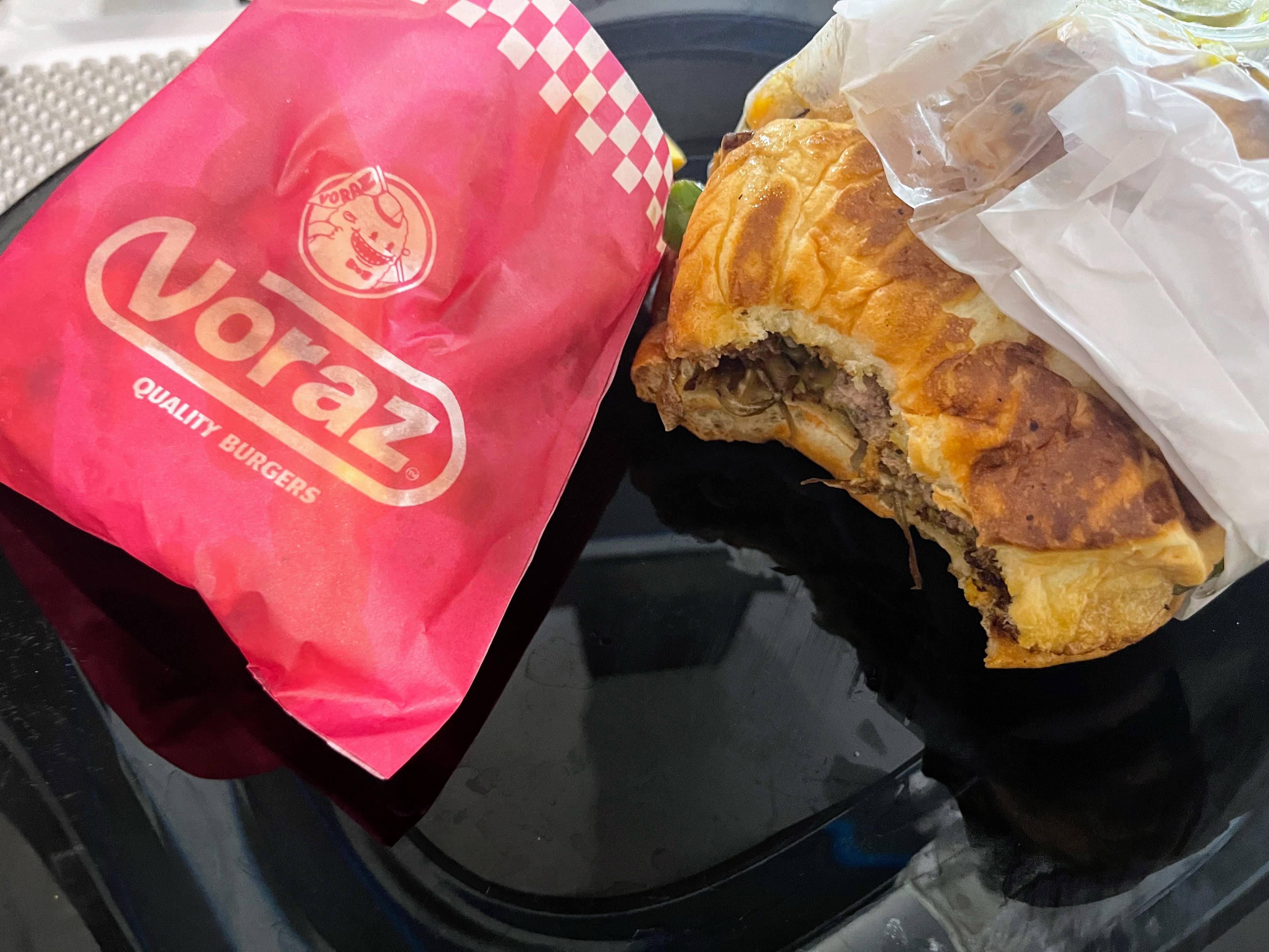 Voraz Burgers image 5