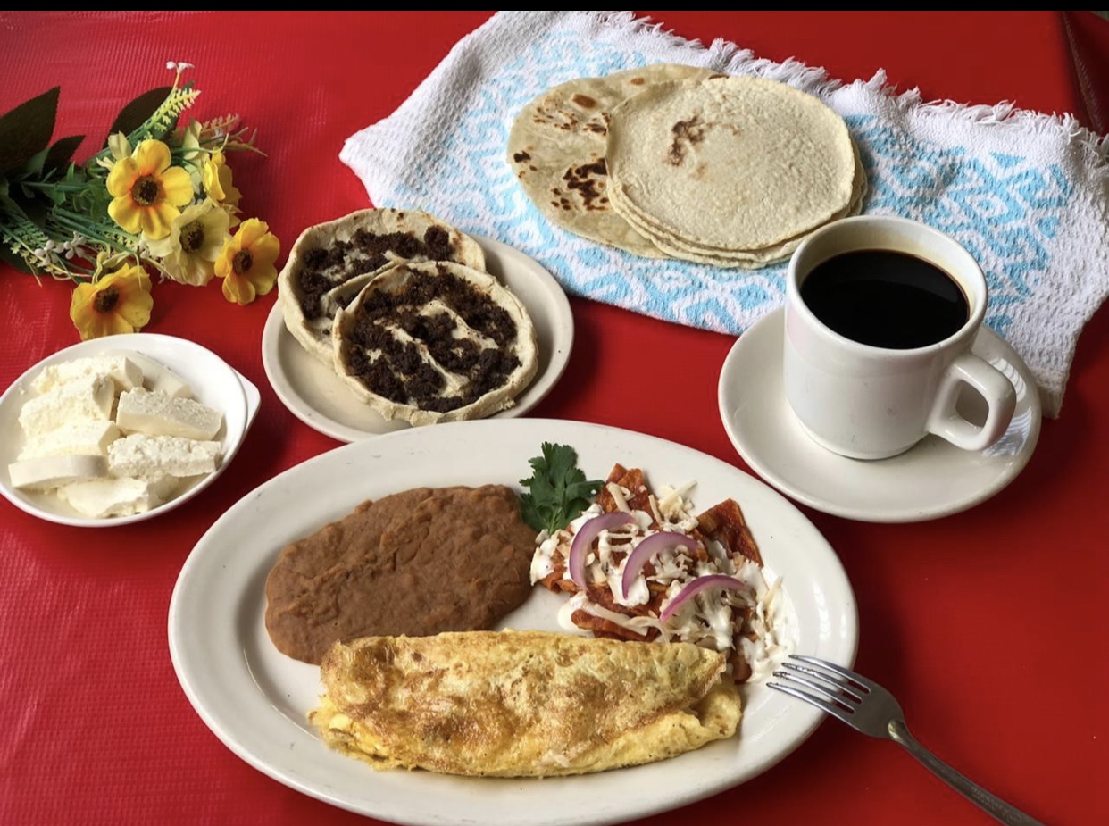 Aqui Con Lore image 9