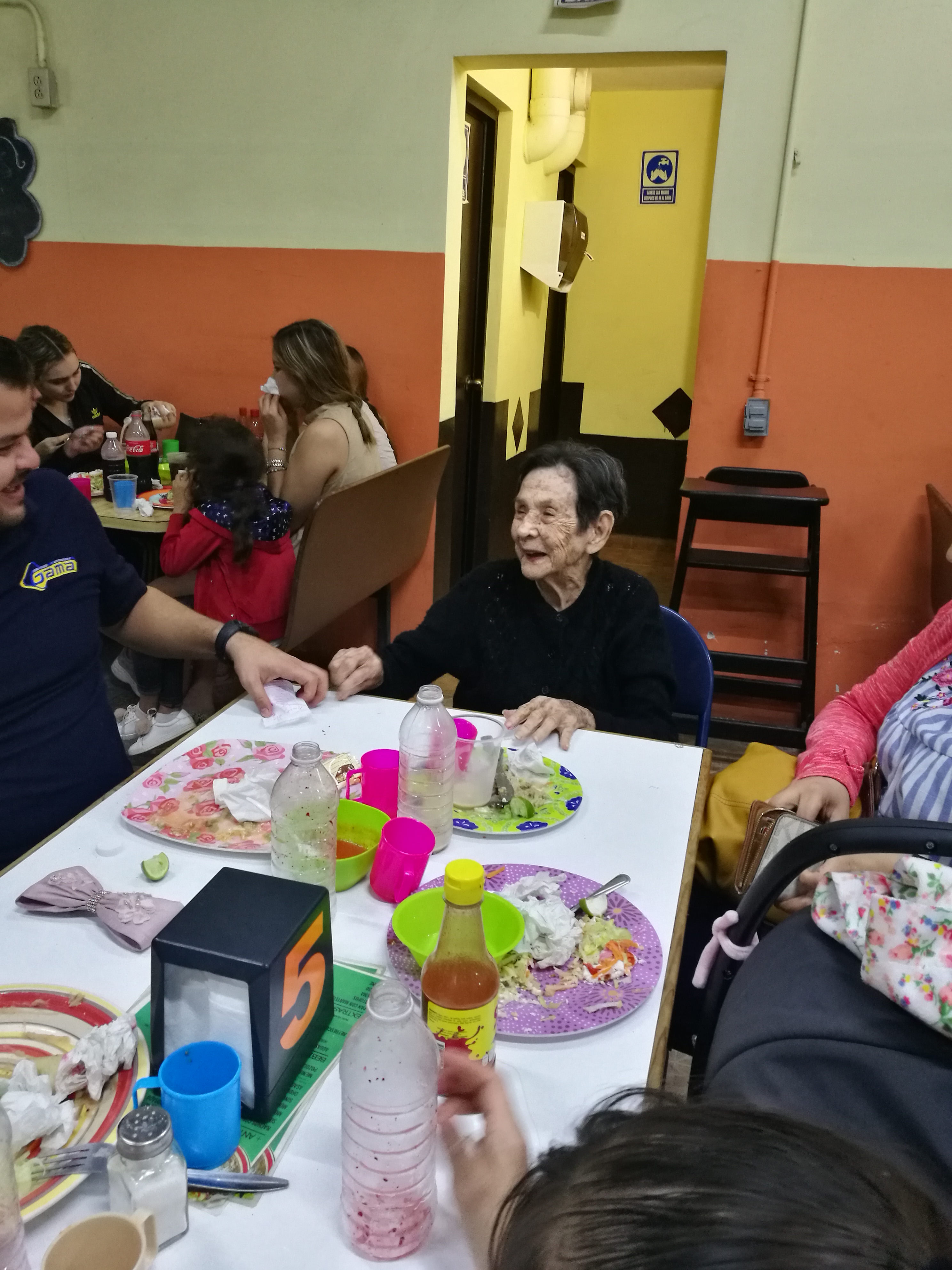 Cenaduría "Los Parra" image 8