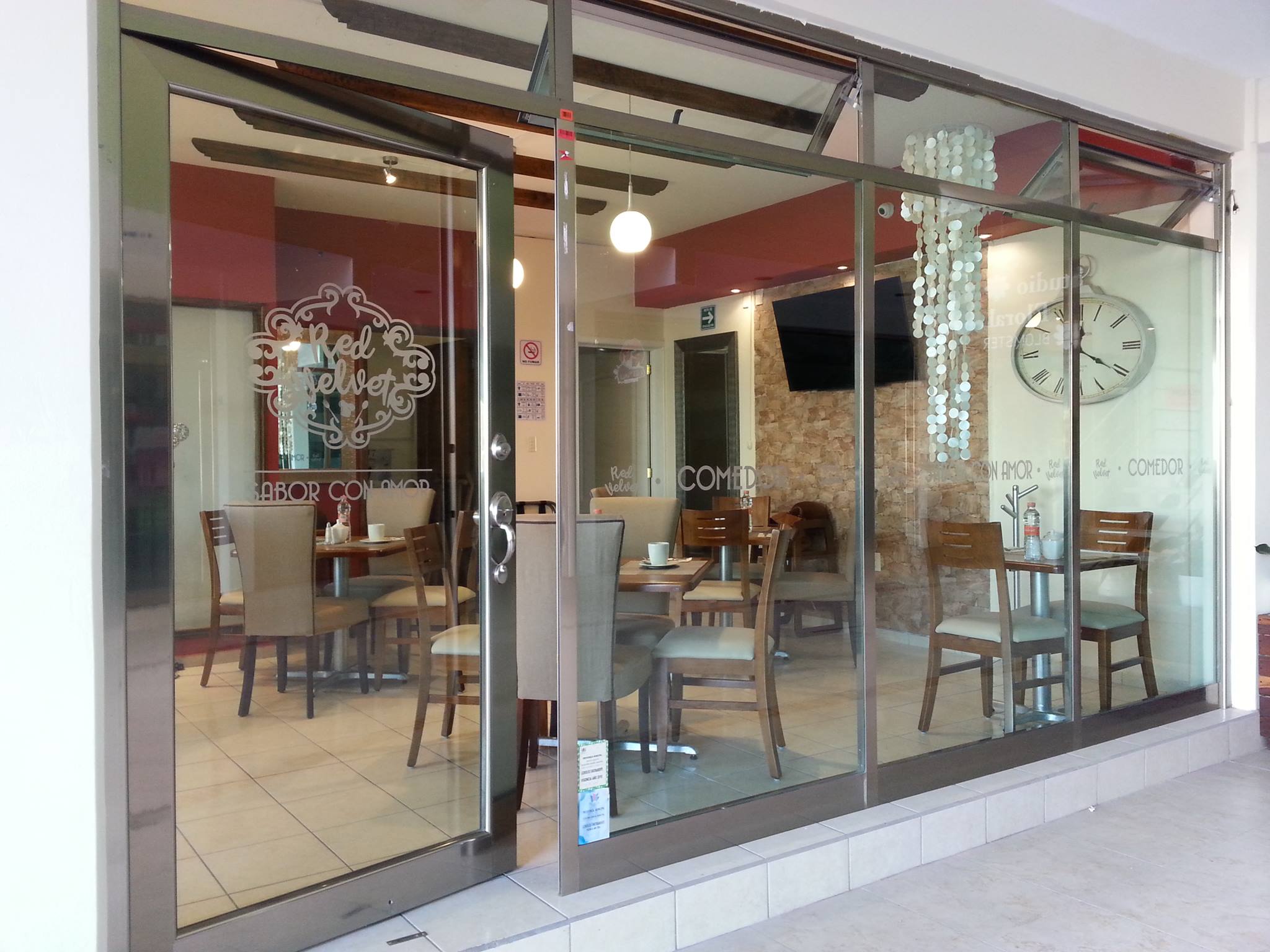 Red Velvet Comedor image 1