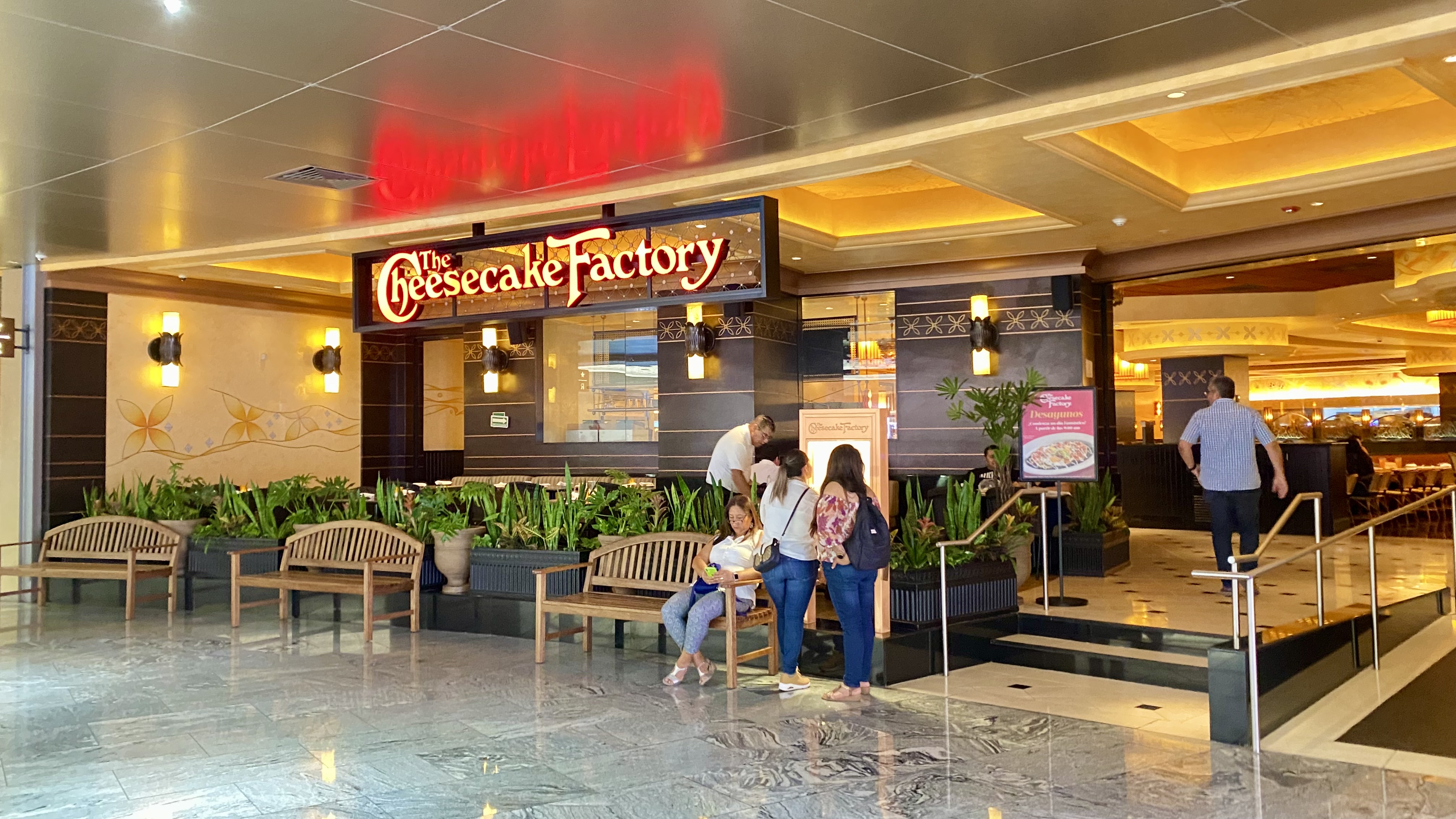 The Cheesecake Factory Perisur image 9