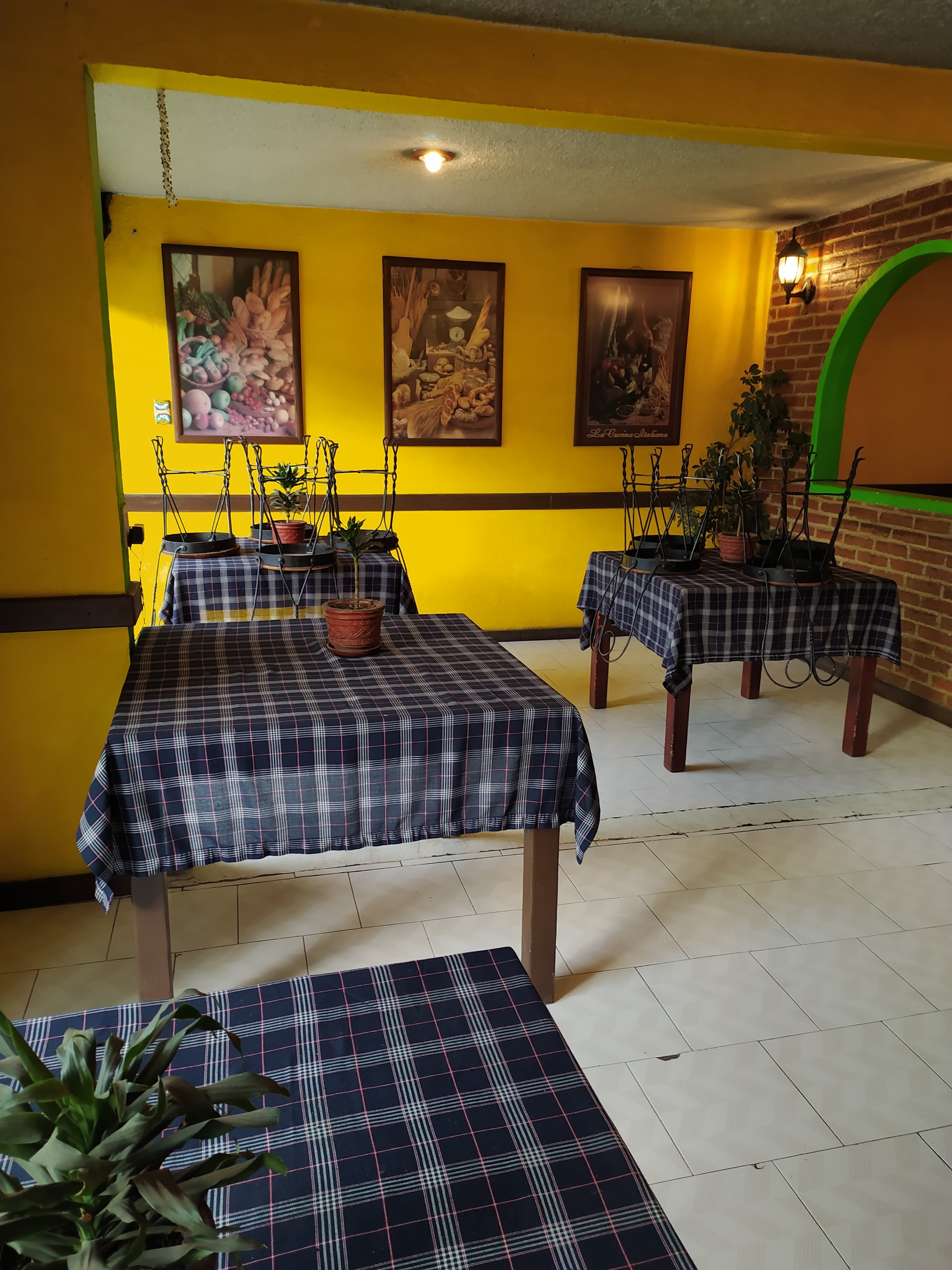 Pizzería La Montaña image 6