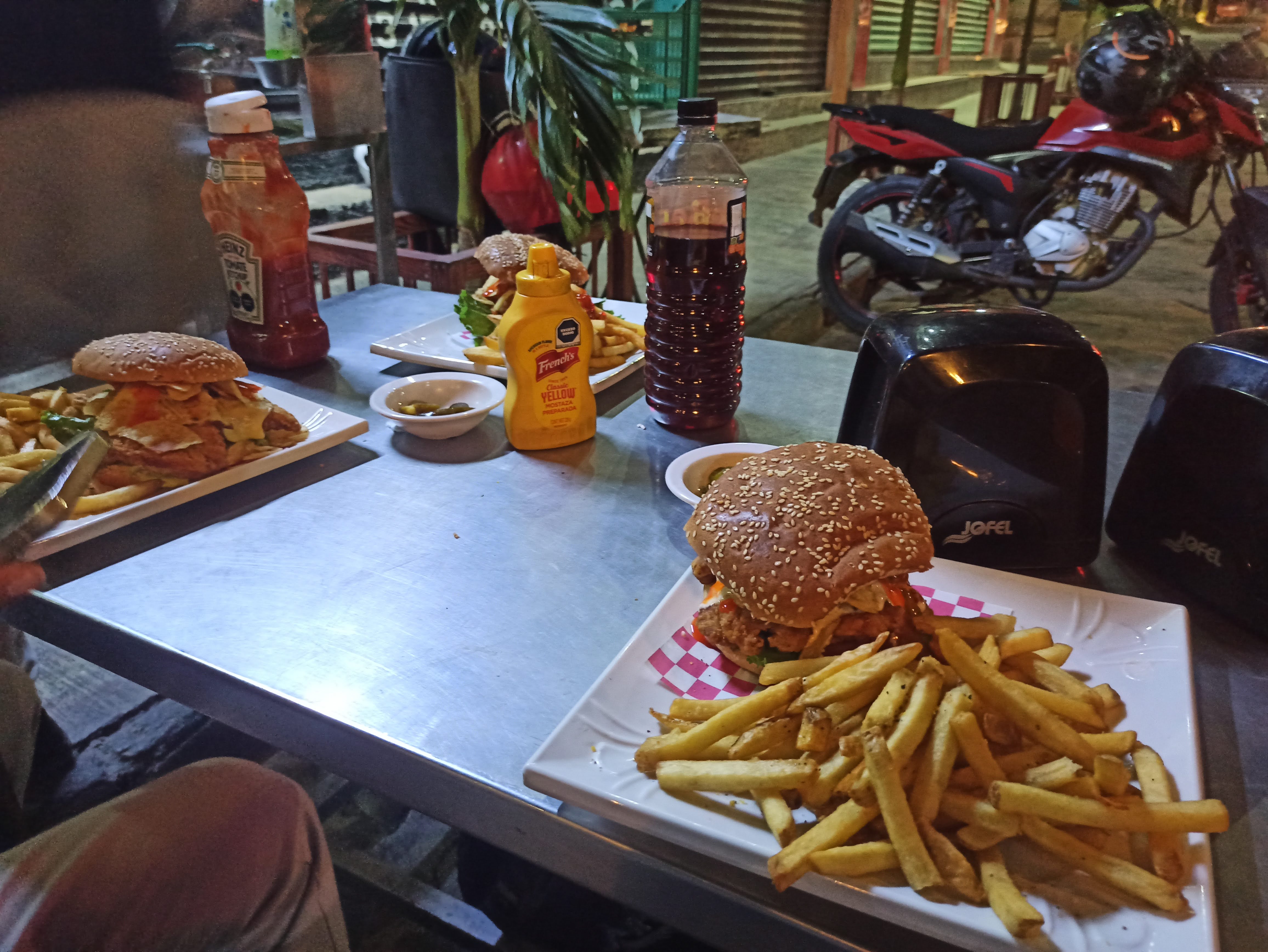 La Otra Hamburgueseria Tonalá image 8