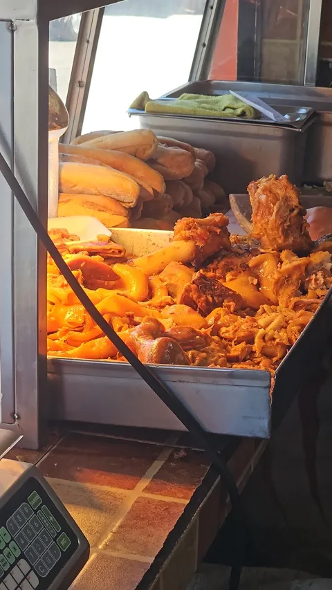 Tortas Ahogadas y Carnitas "El Jona" image 6