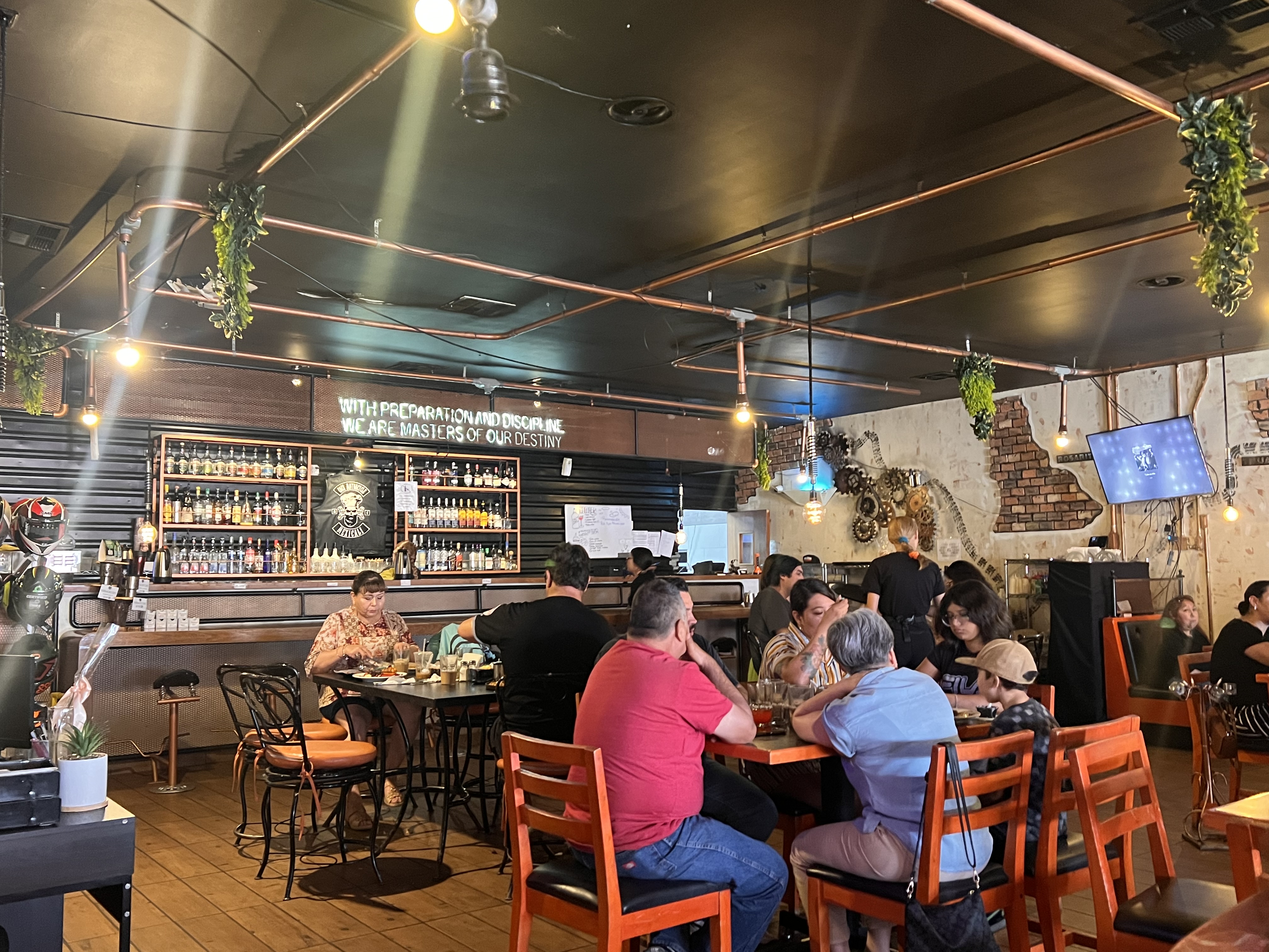 Bikers Restaurante y Show Room image 2