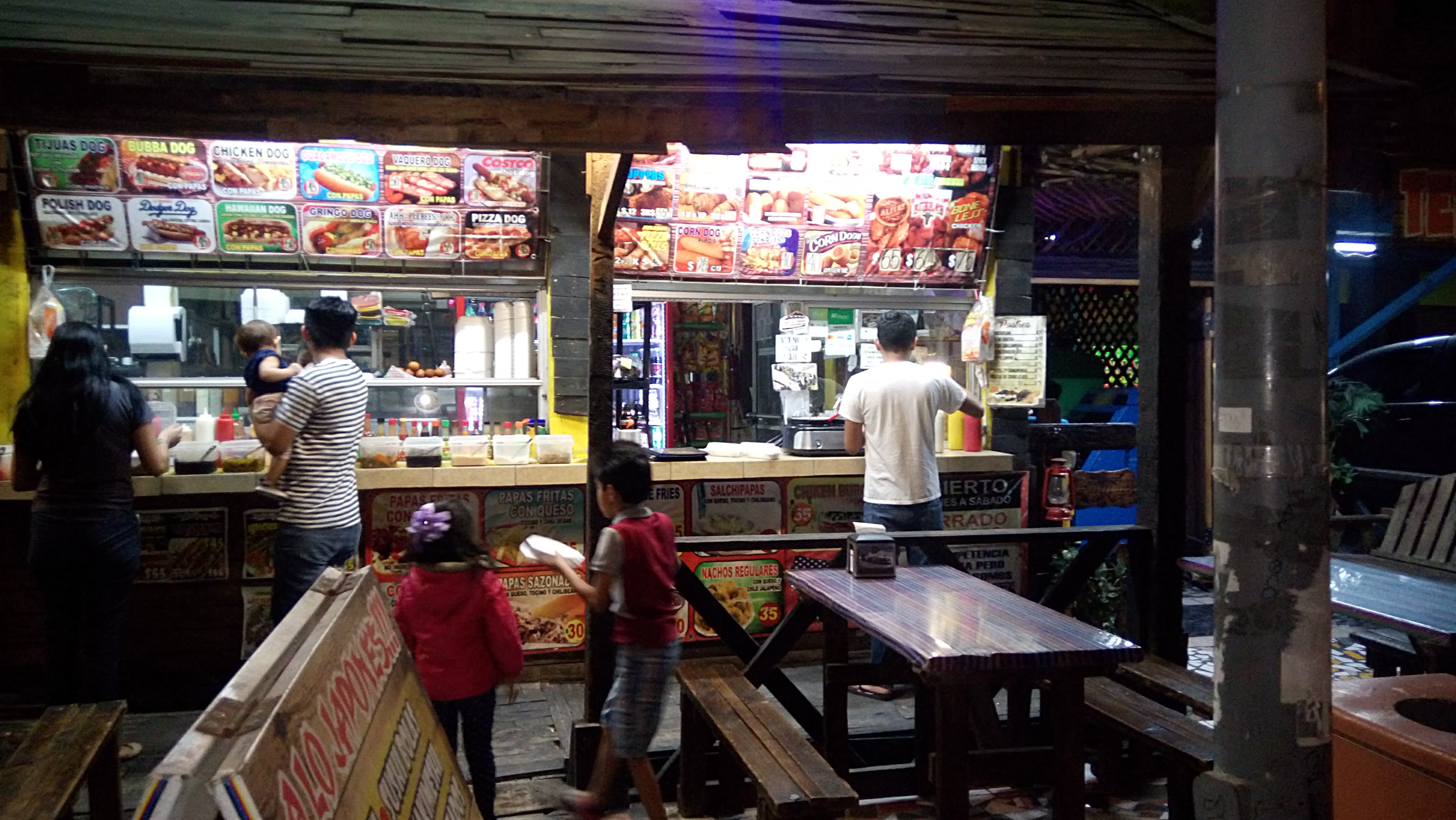 Ahh plebee's restaurant image 7