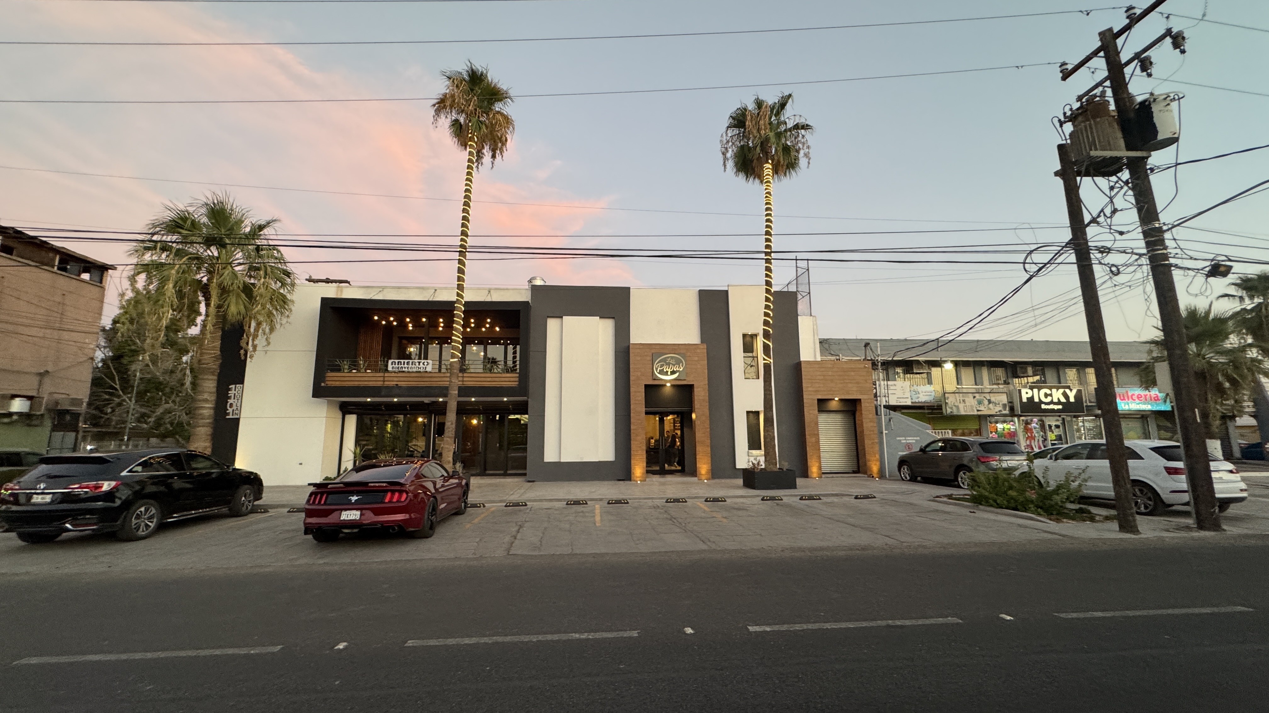 Las Papas Restaurant image 1