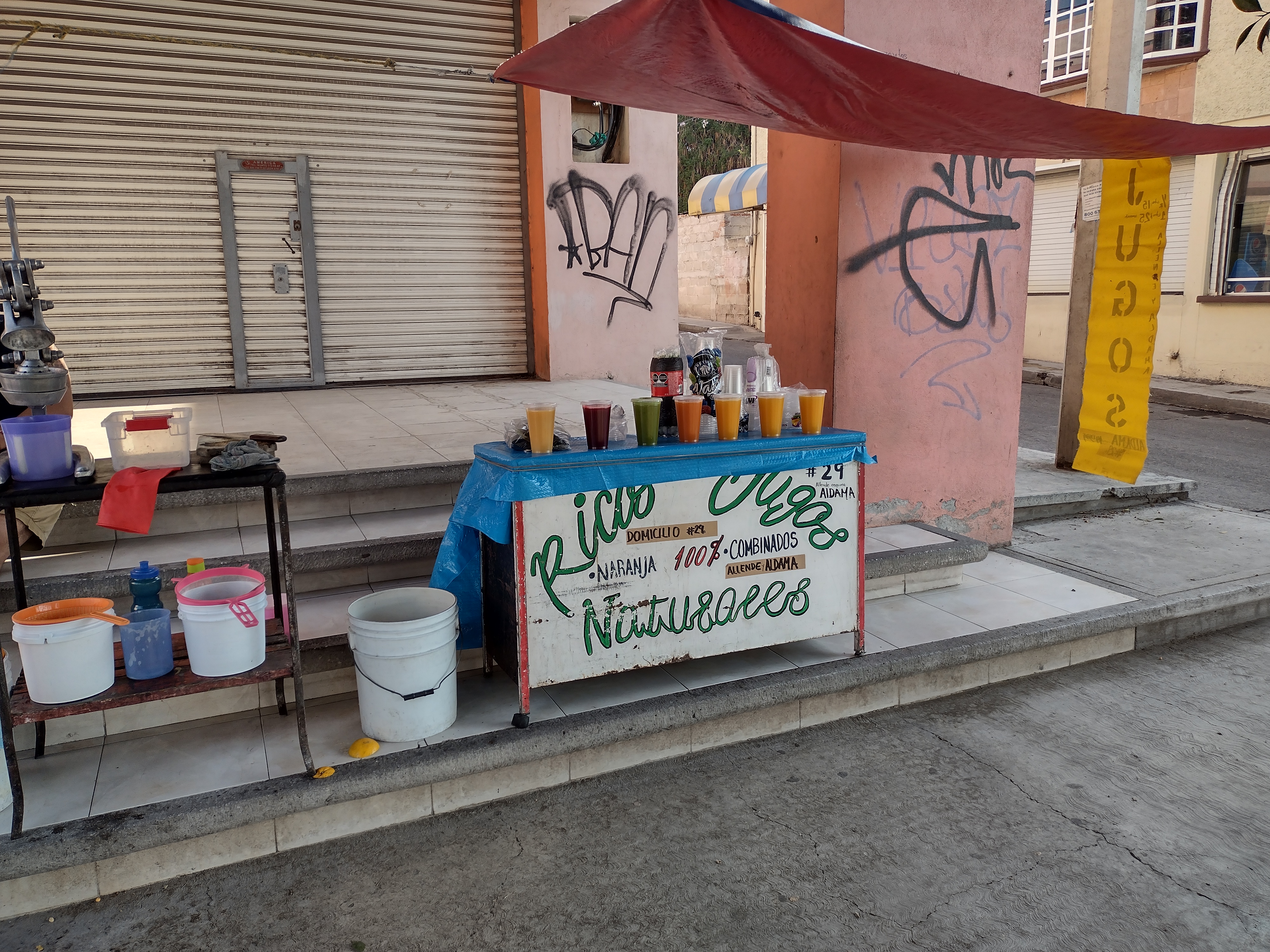 Jugos y antojitos image 1