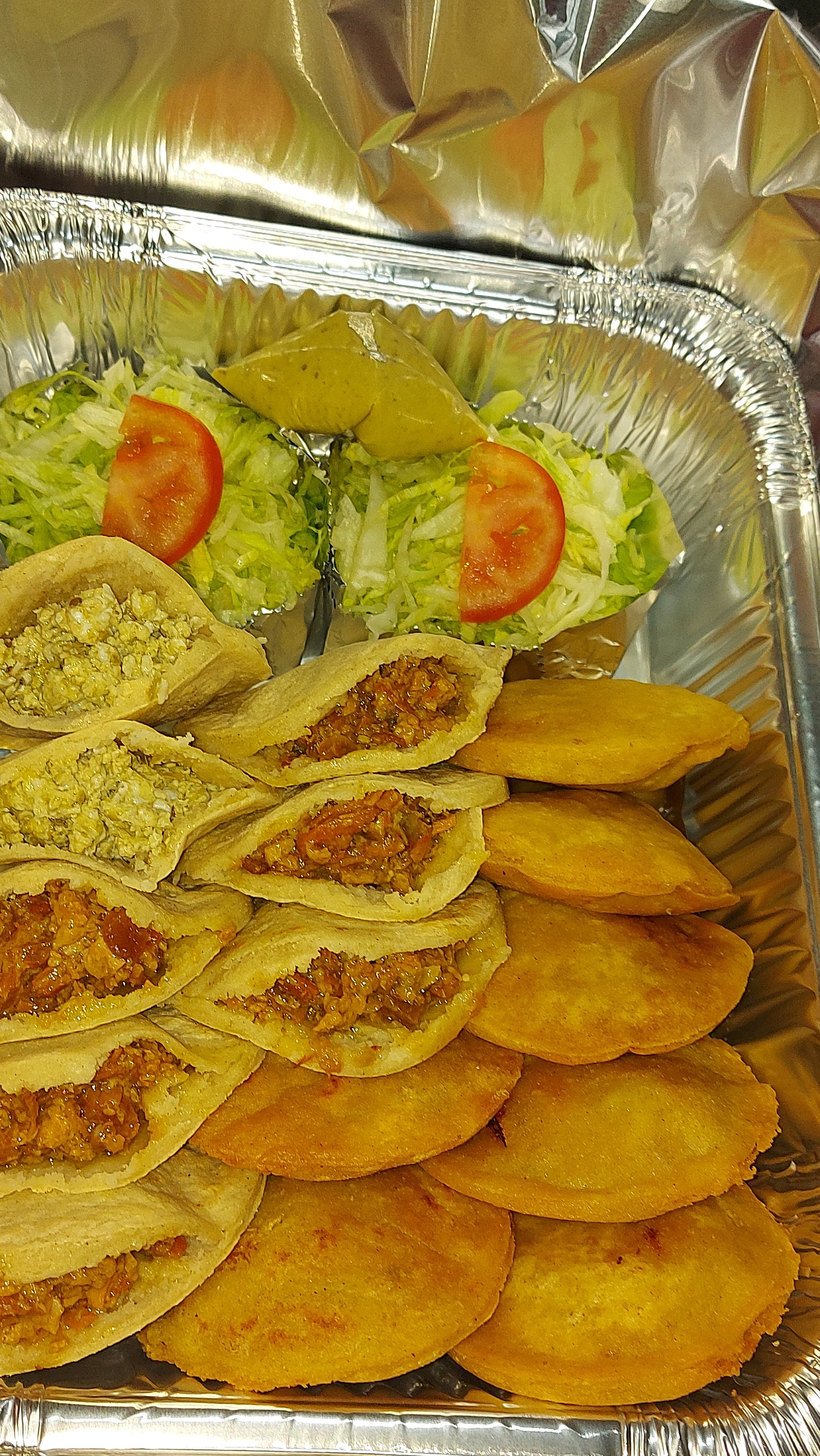 Las Charolas de "Doña Tommy" image 1