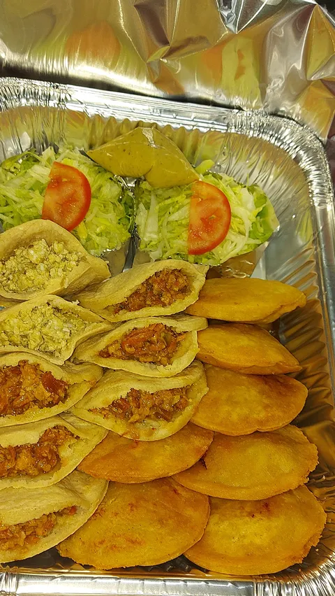 Las Charolas de "Doña Tommy" image 1