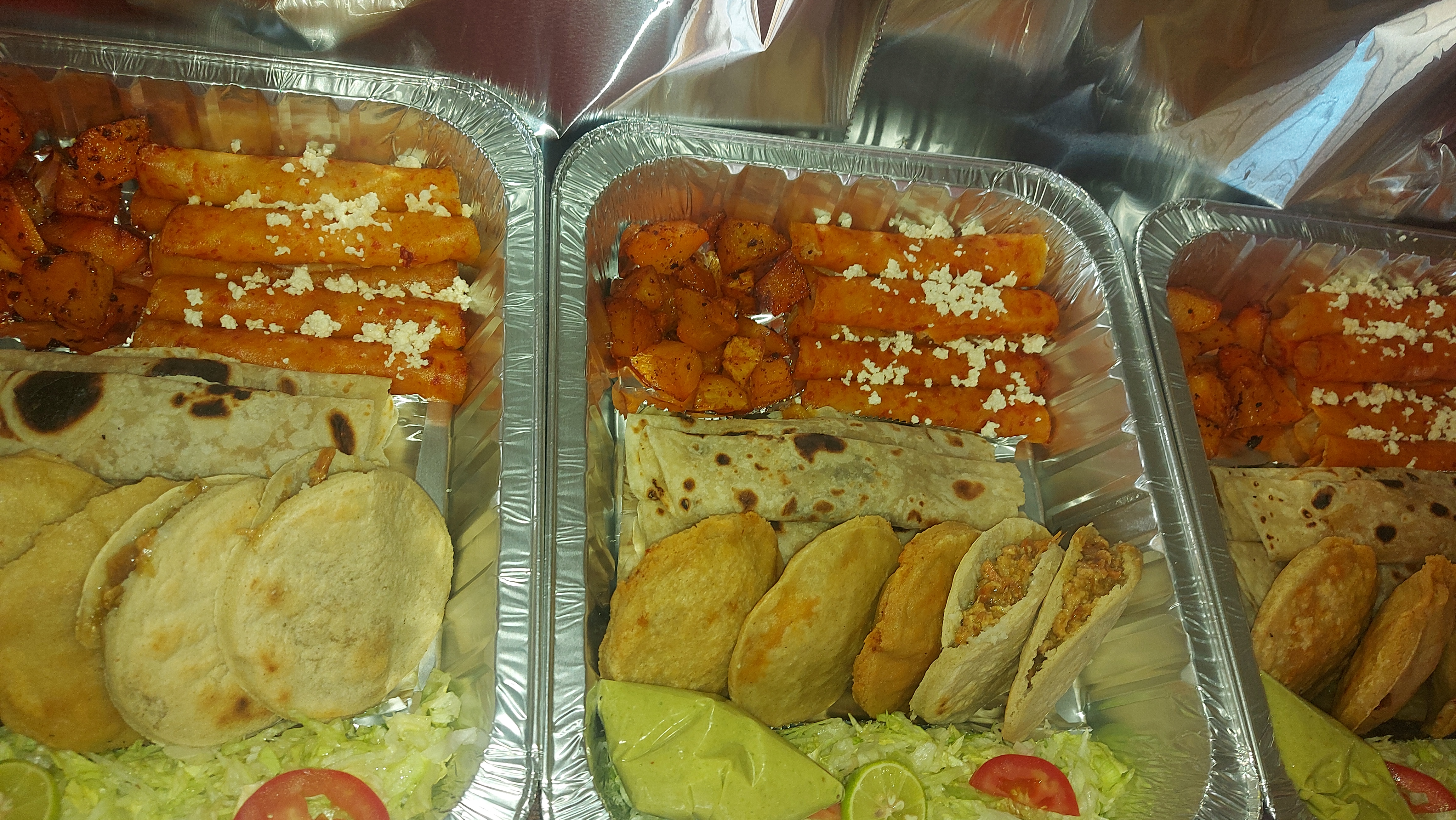 Las Charolas de "Doña Tommy" image 2